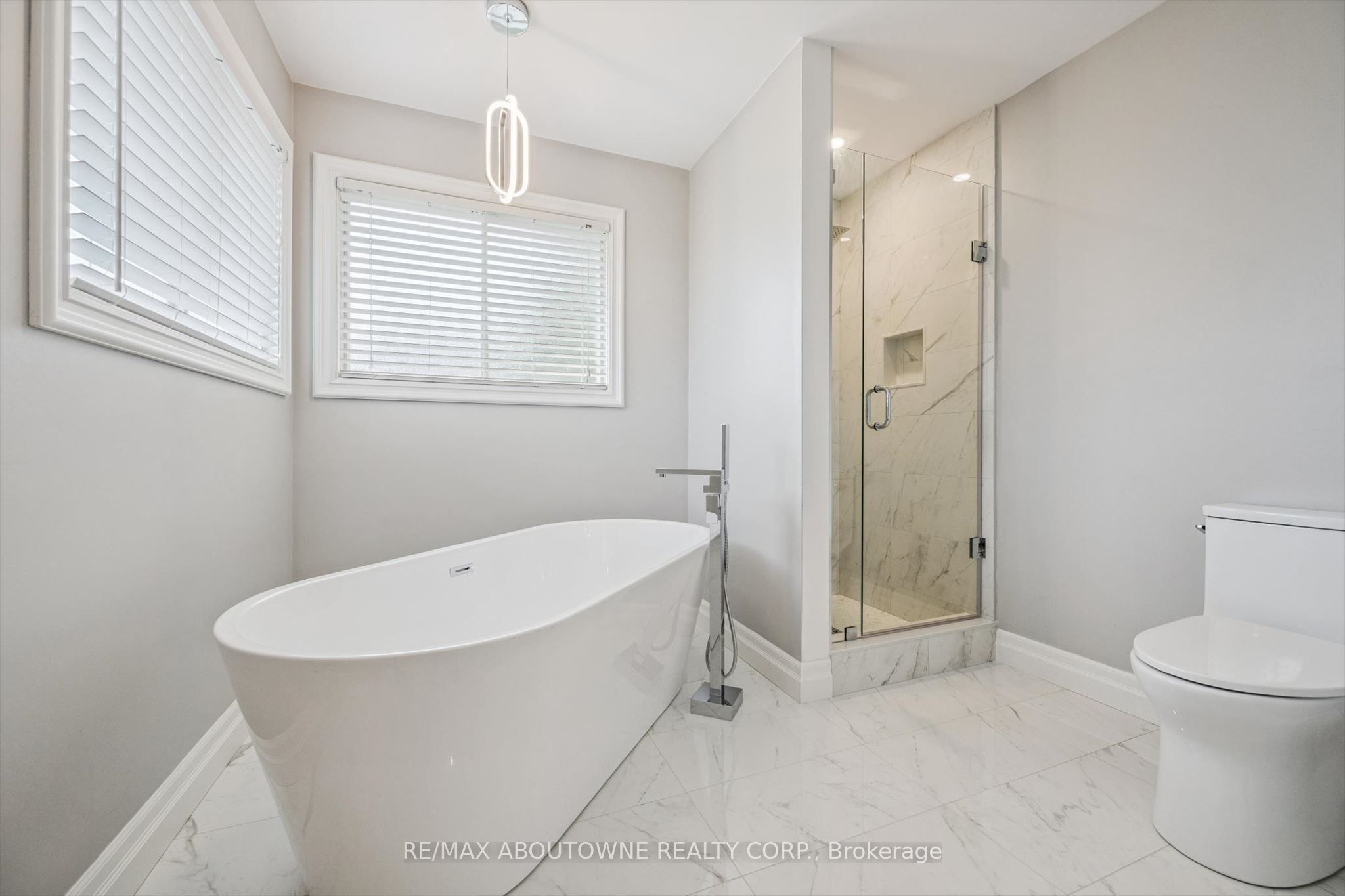 154 Howell Road, Oakville ‣ W13175470 154 Howell Road, Oakville ‣ W13175470