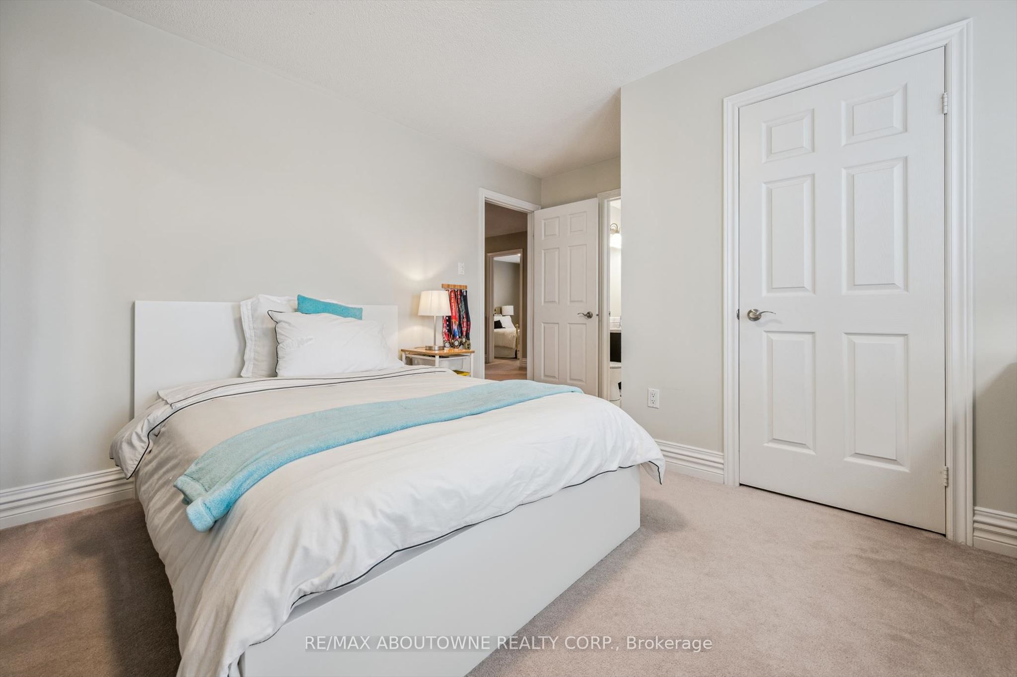 154 Howell Road, Oakville ‣ W13175470 154 Howell Road, Oakville ‣ W13175470