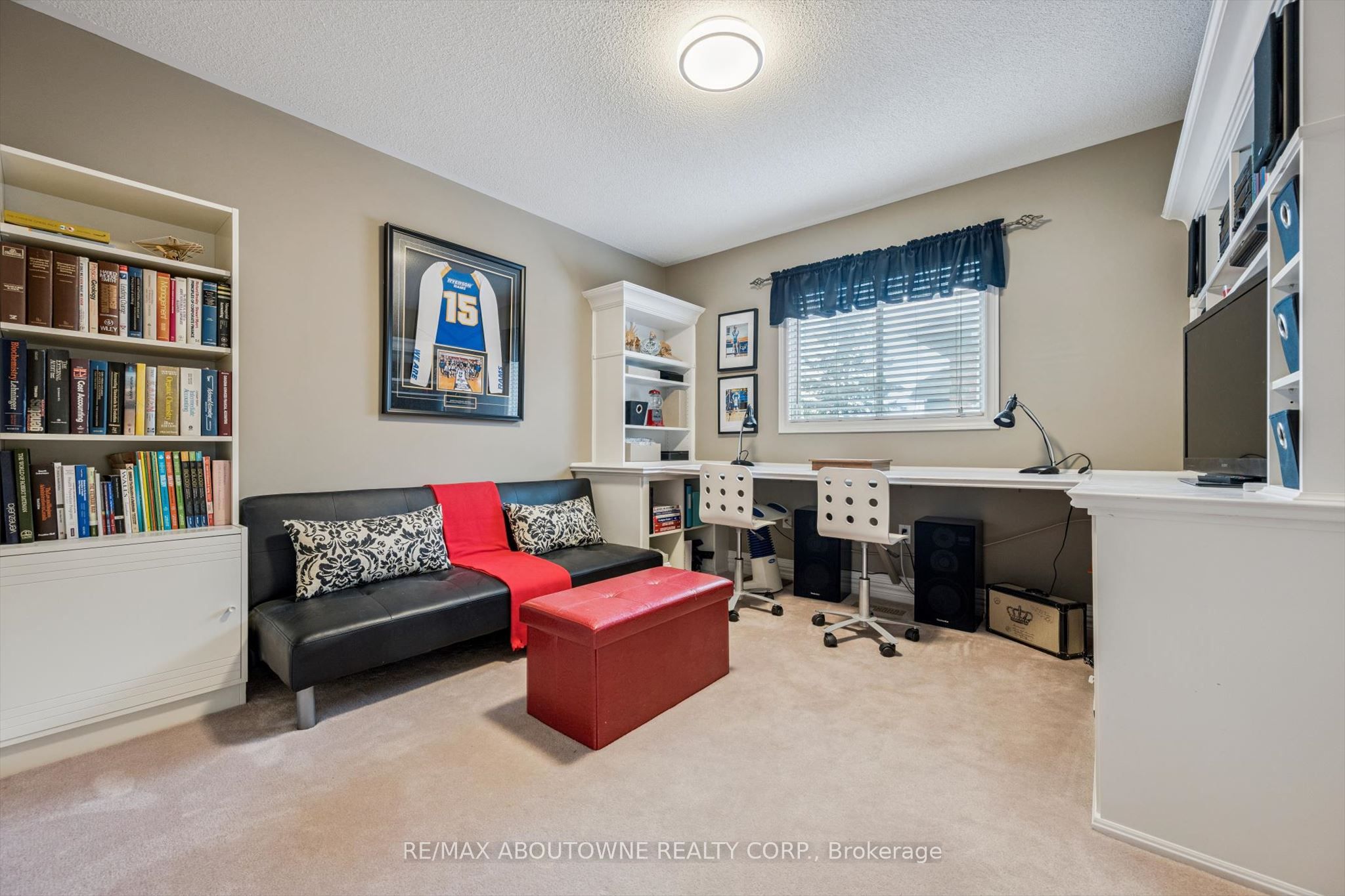 154 Howell Road, Oakville ‣ W13175470 154 Howell Road, Oakville ‣ W13175470