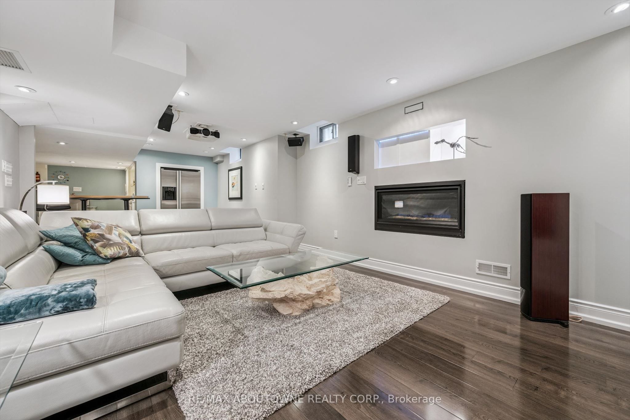 154 Howell Road, Oakville ‣ W13175470 154 Howell Road, Oakville ‣ W13175470