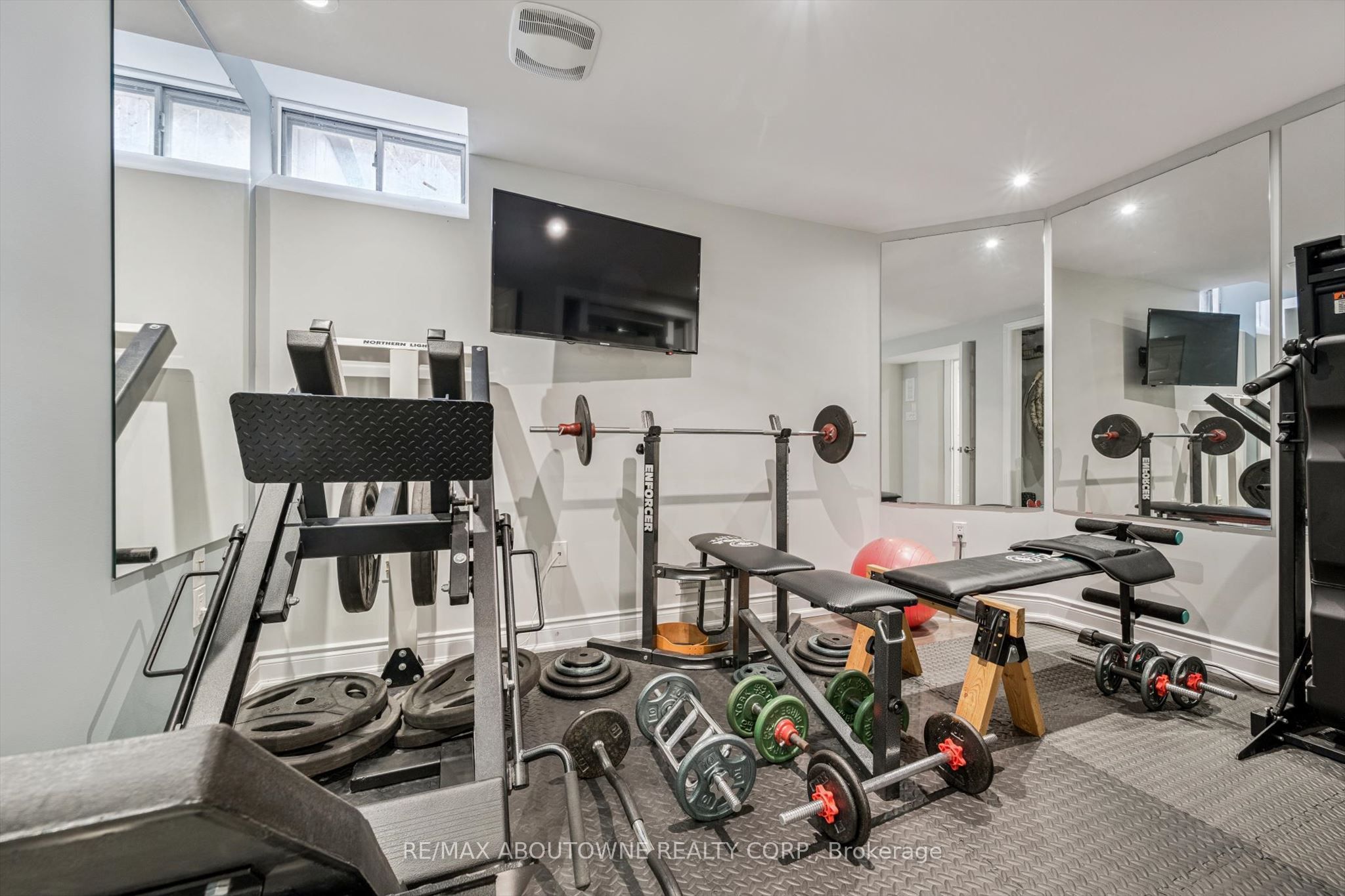 154 Howell Road, Oakville ‣ W13175470 154 Howell Road, Oakville ‣ W13175470