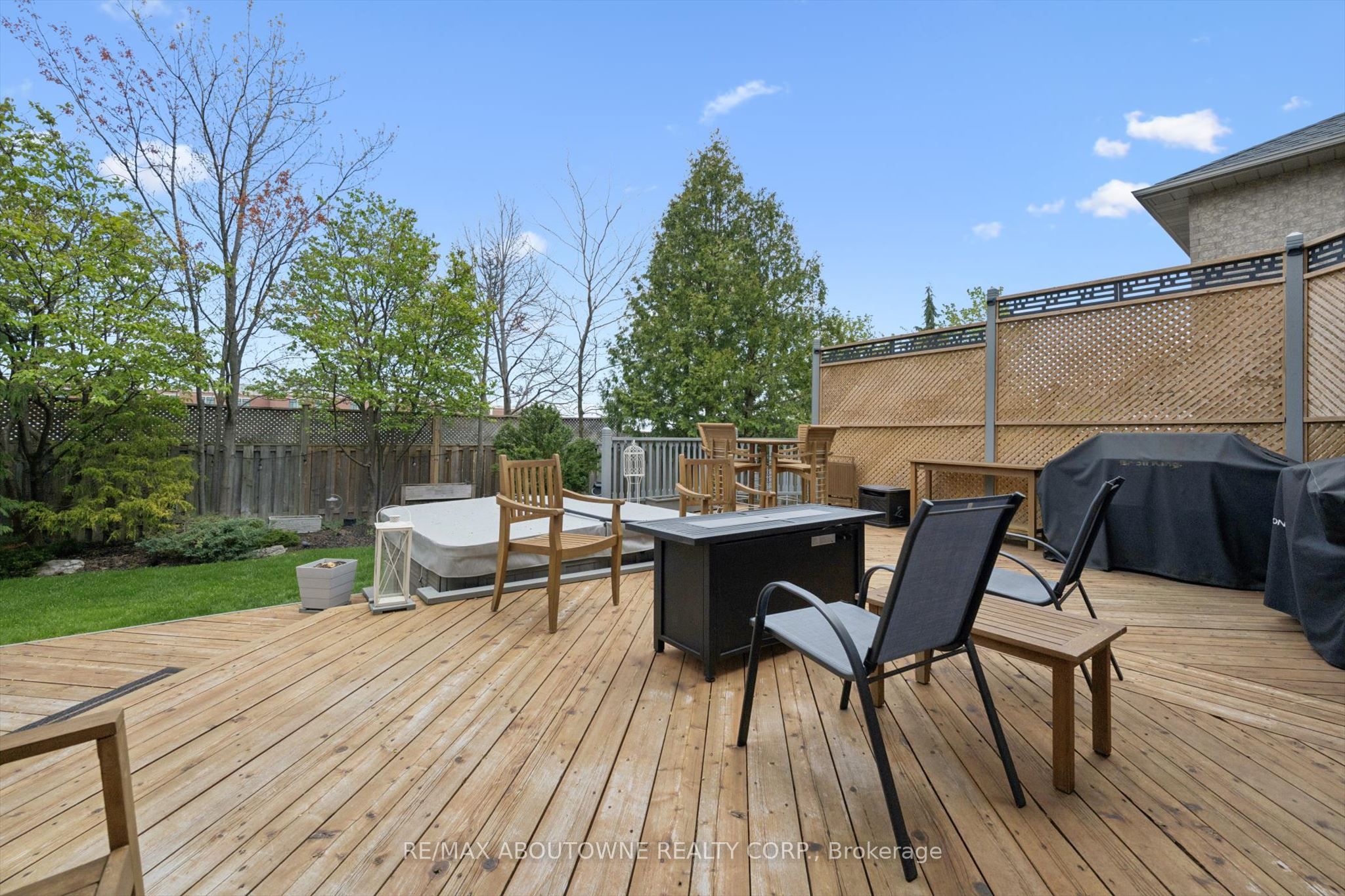 154 Howell Road, Oakville ‣ W13175470 154 Howell Road, Oakville ‣ W13175470