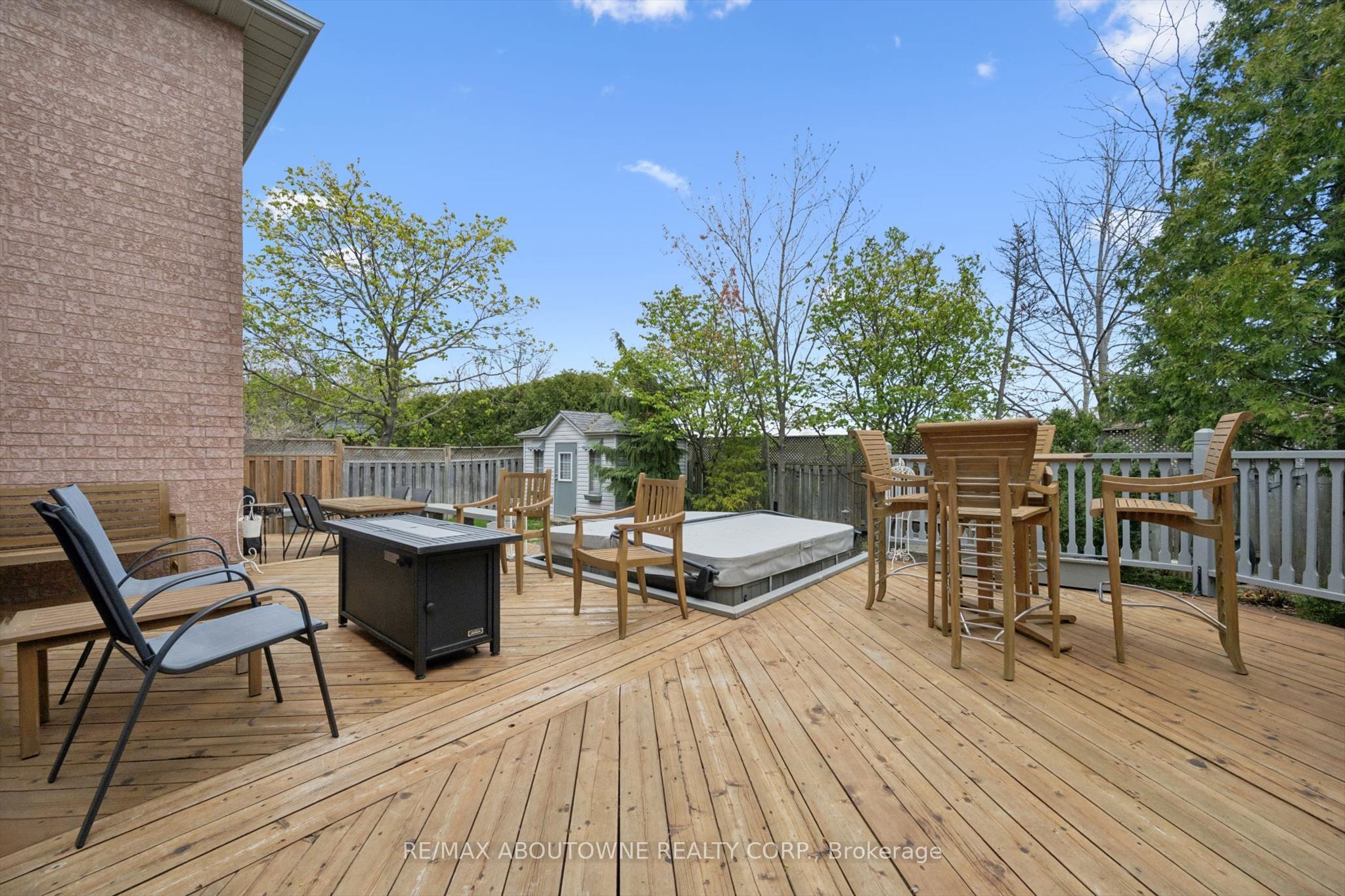 154 Howell Road, Oakville ‣ W13175470 154 Howell Road, Oakville ‣ W13175470