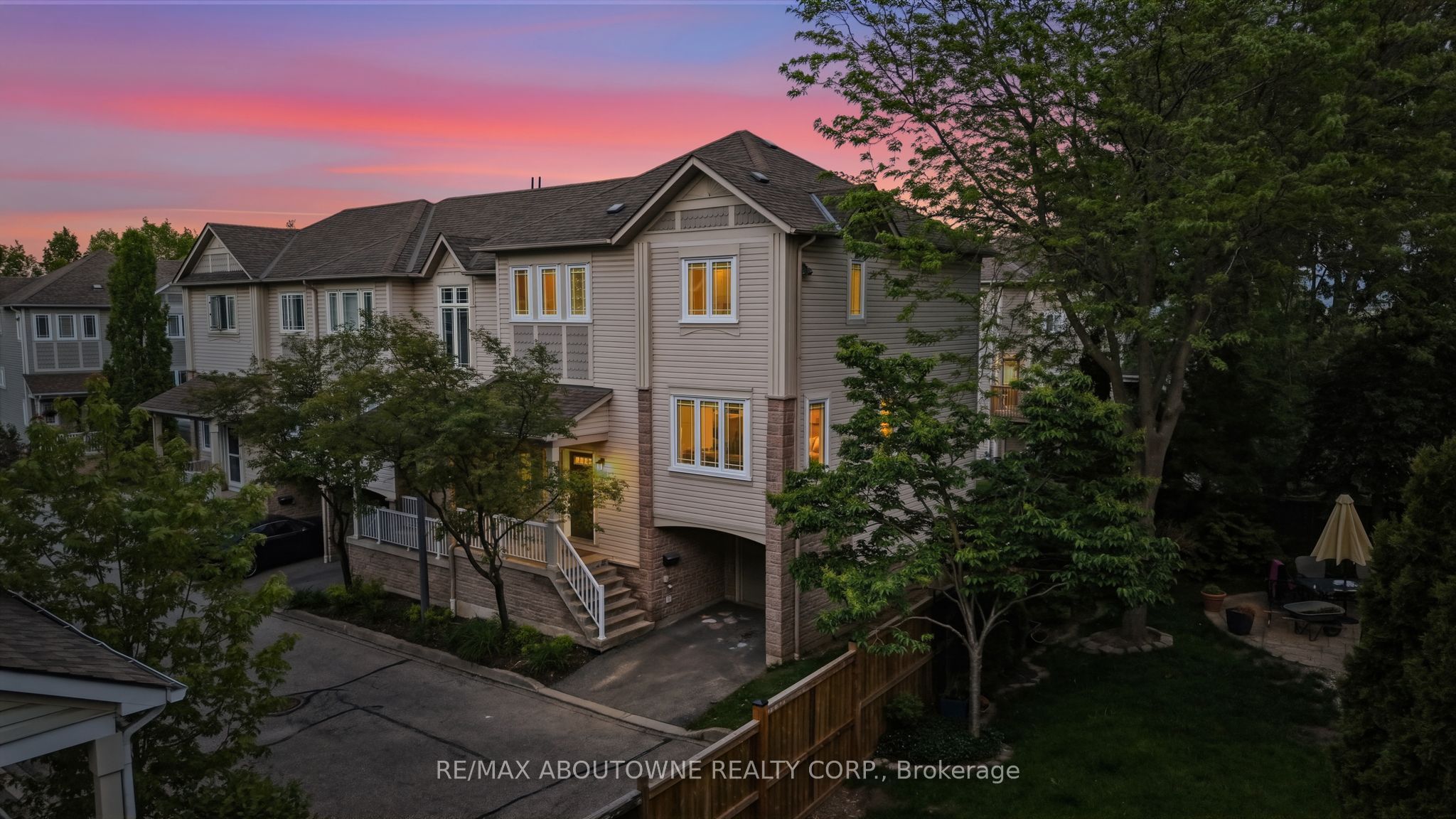 54 – 7105 Branigan Gate, Mississauga