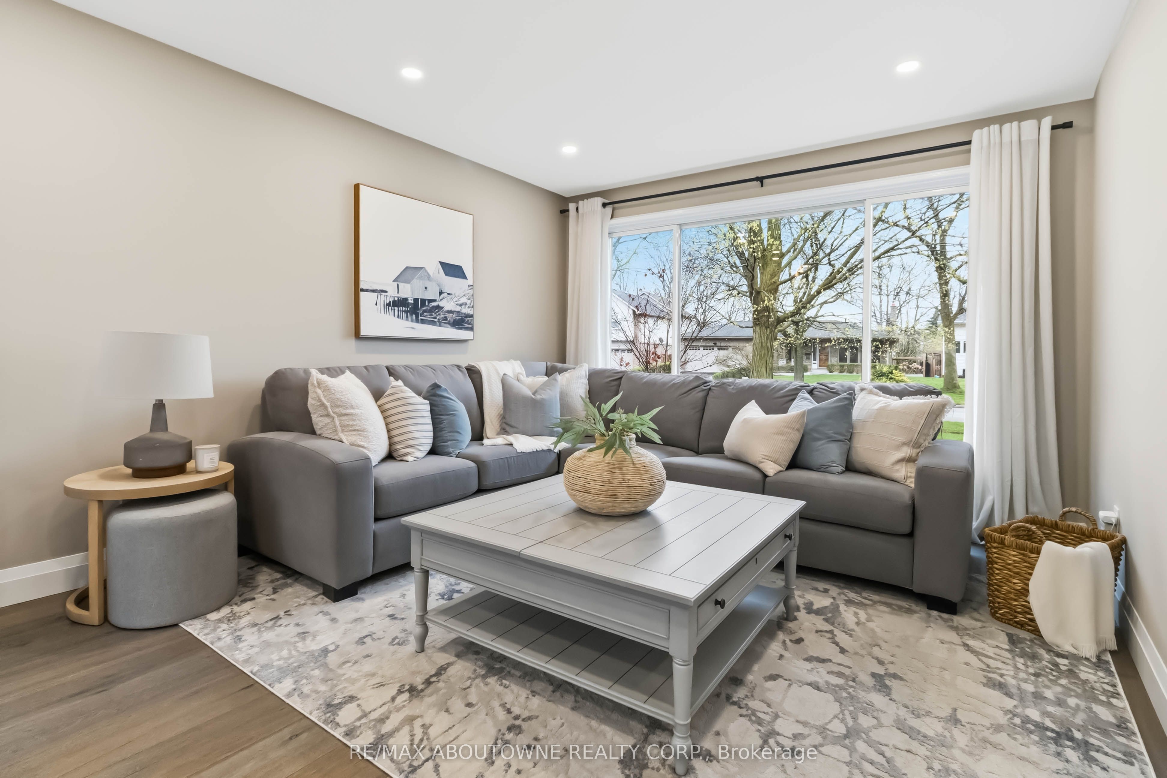 2485 Woburn Crescent, Oakville ‣ W13227178 2485 Woburn Crescent, Oakville ‣ W13227178