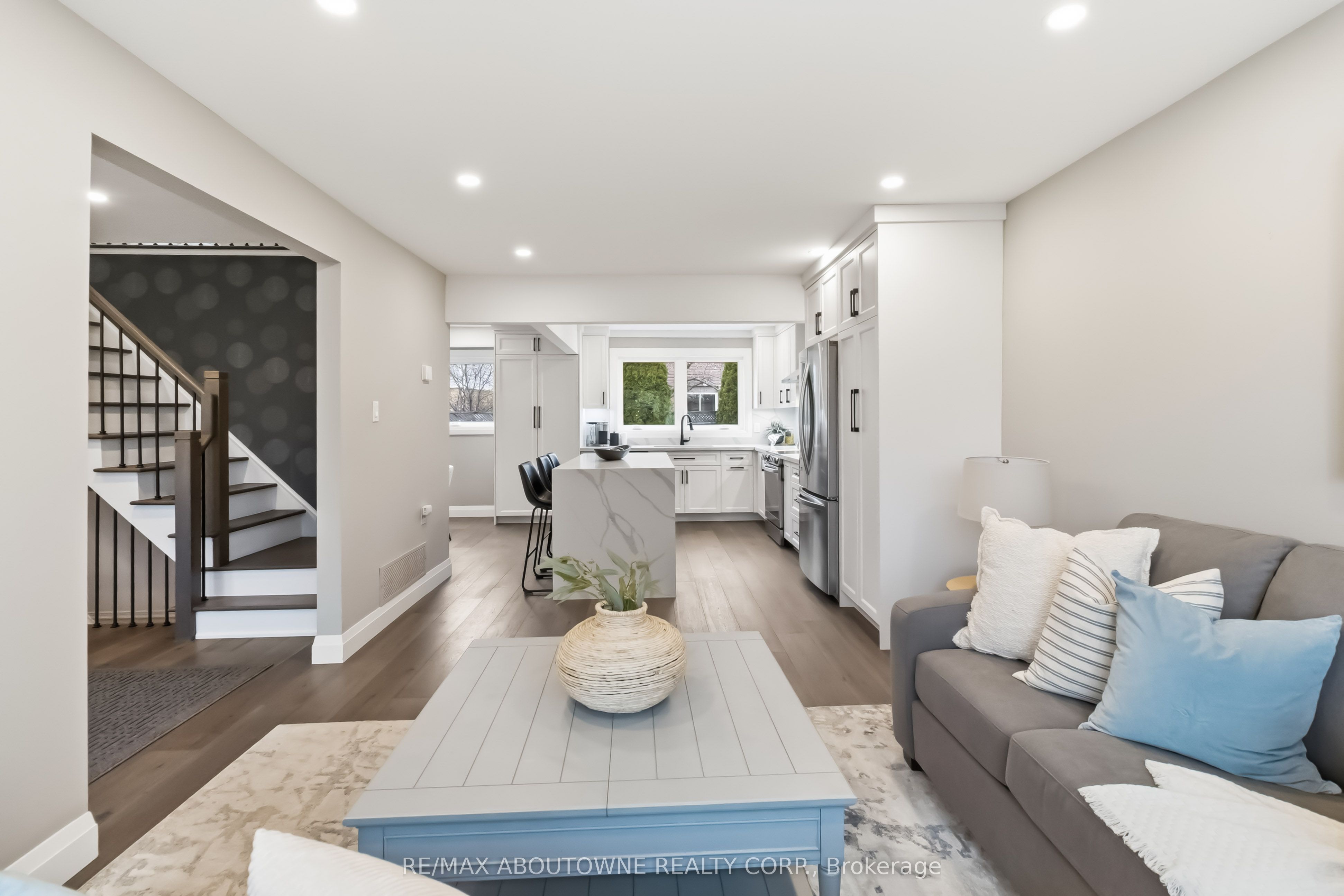 2485 Woburn Crescent, Oakville ‣ W13227178 2485 Woburn Crescent, Oakville ‣ W13227178