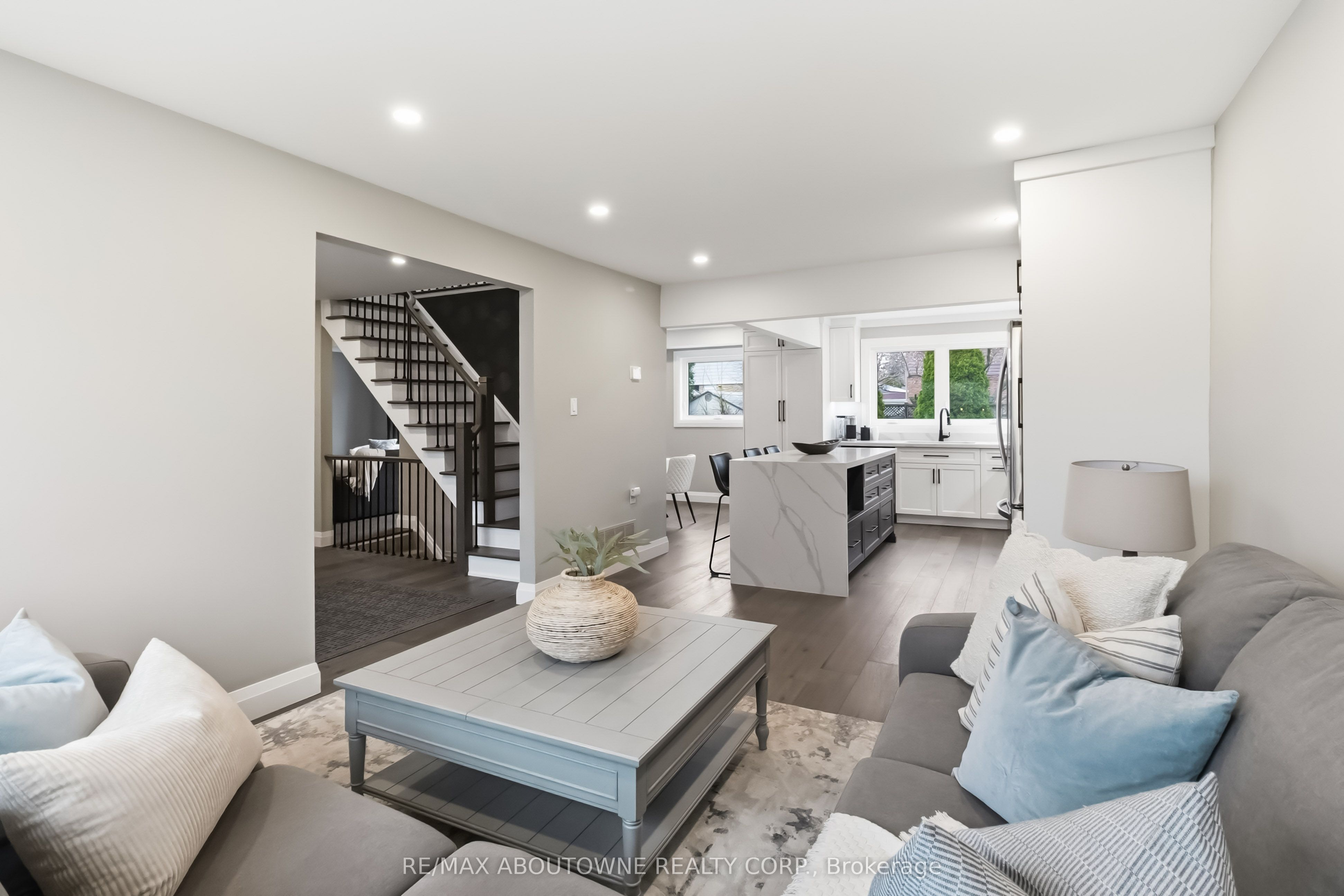 2485 Woburn Crescent, Oakville ‣ W13227178 2485 Woburn Crescent, Oakville ‣ W13227178