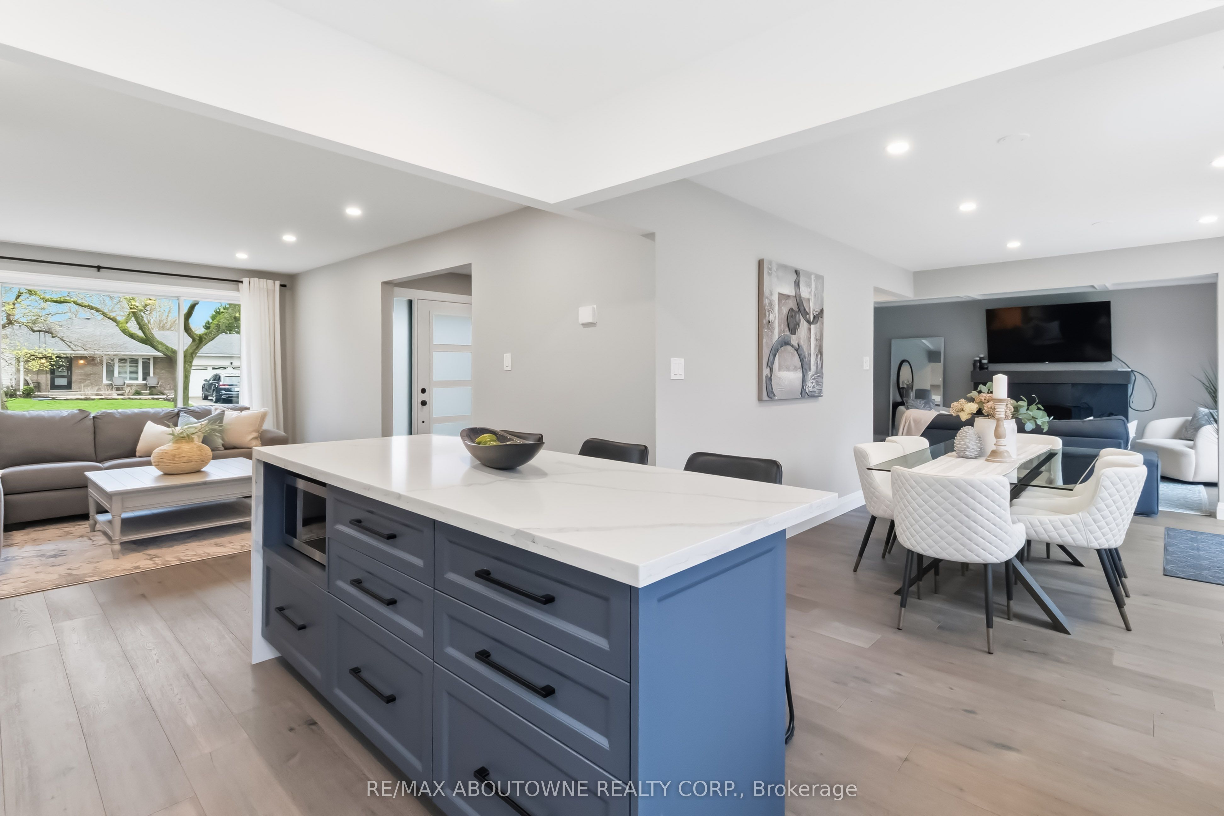2485 Woburn Crescent, Oakville ‣ W13227178 2485 Woburn Crescent, Oakville ‣ W13227178