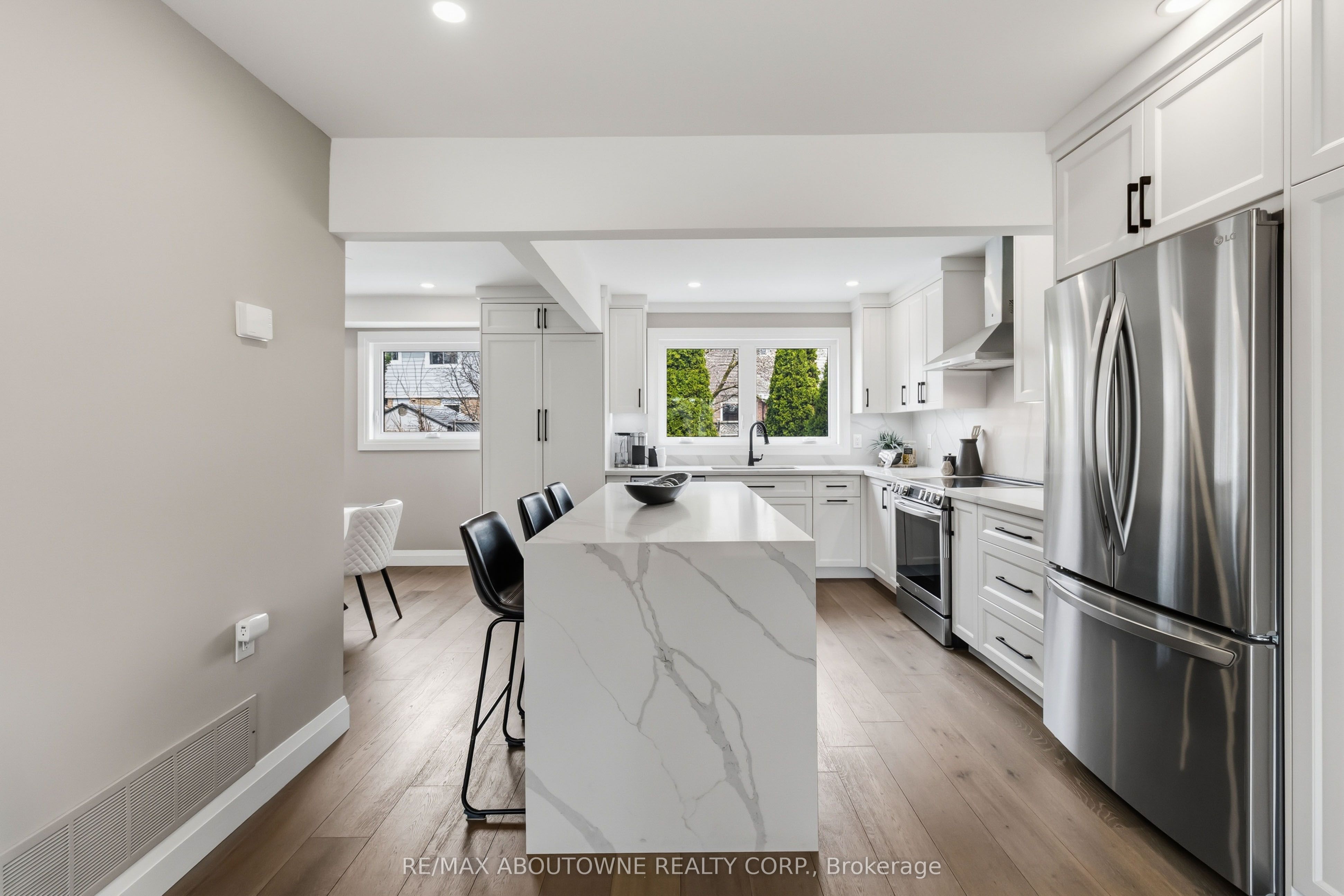 2485 Woburn Crescent, Oakville ‣ W13227178 2485 Woburn Crescent, Oakville ‣ W13227178