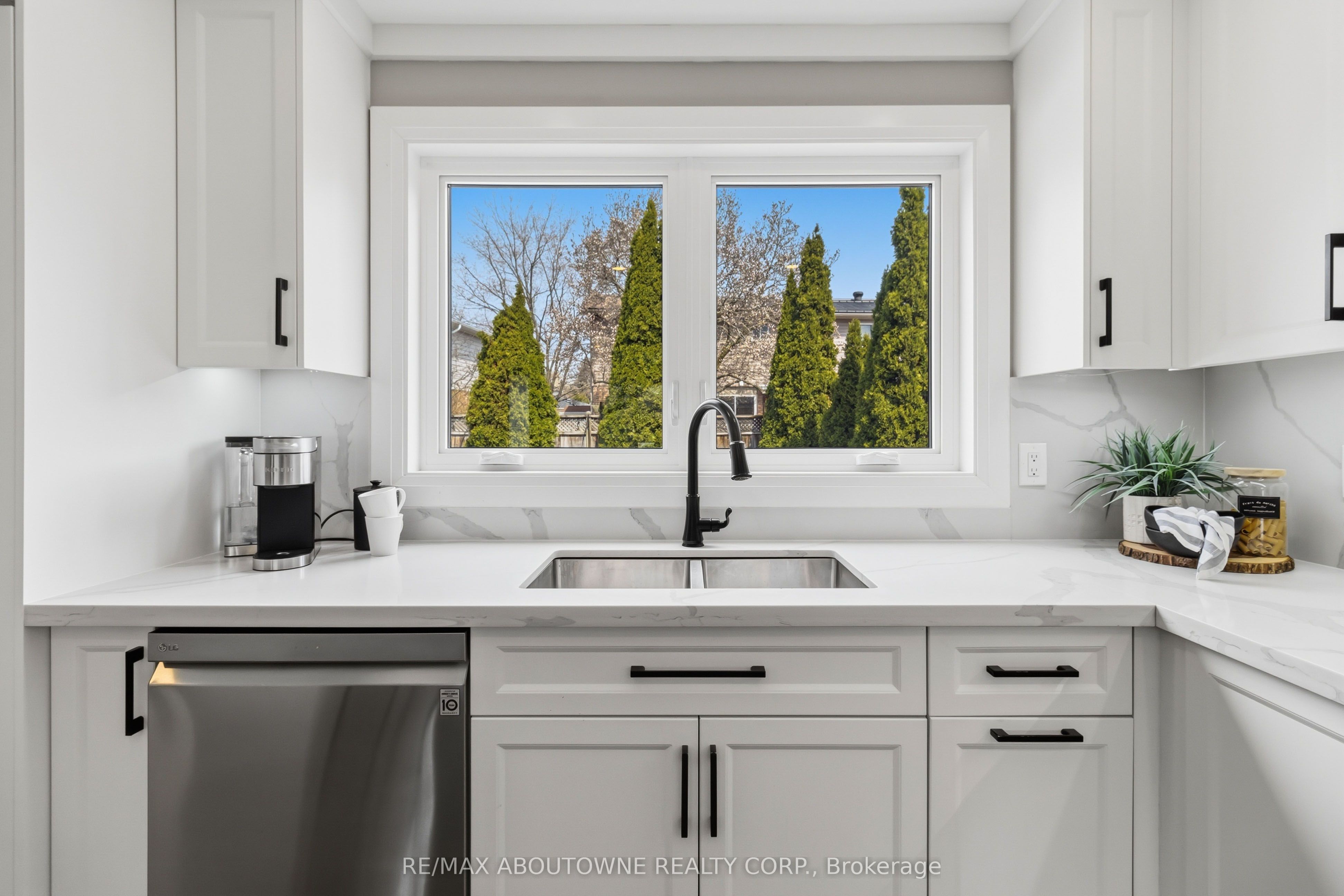 2485 Woburn Crescent, Oakville ‣ W13227178 2485 Woburn Crescent, Oakville ‣ W13227178