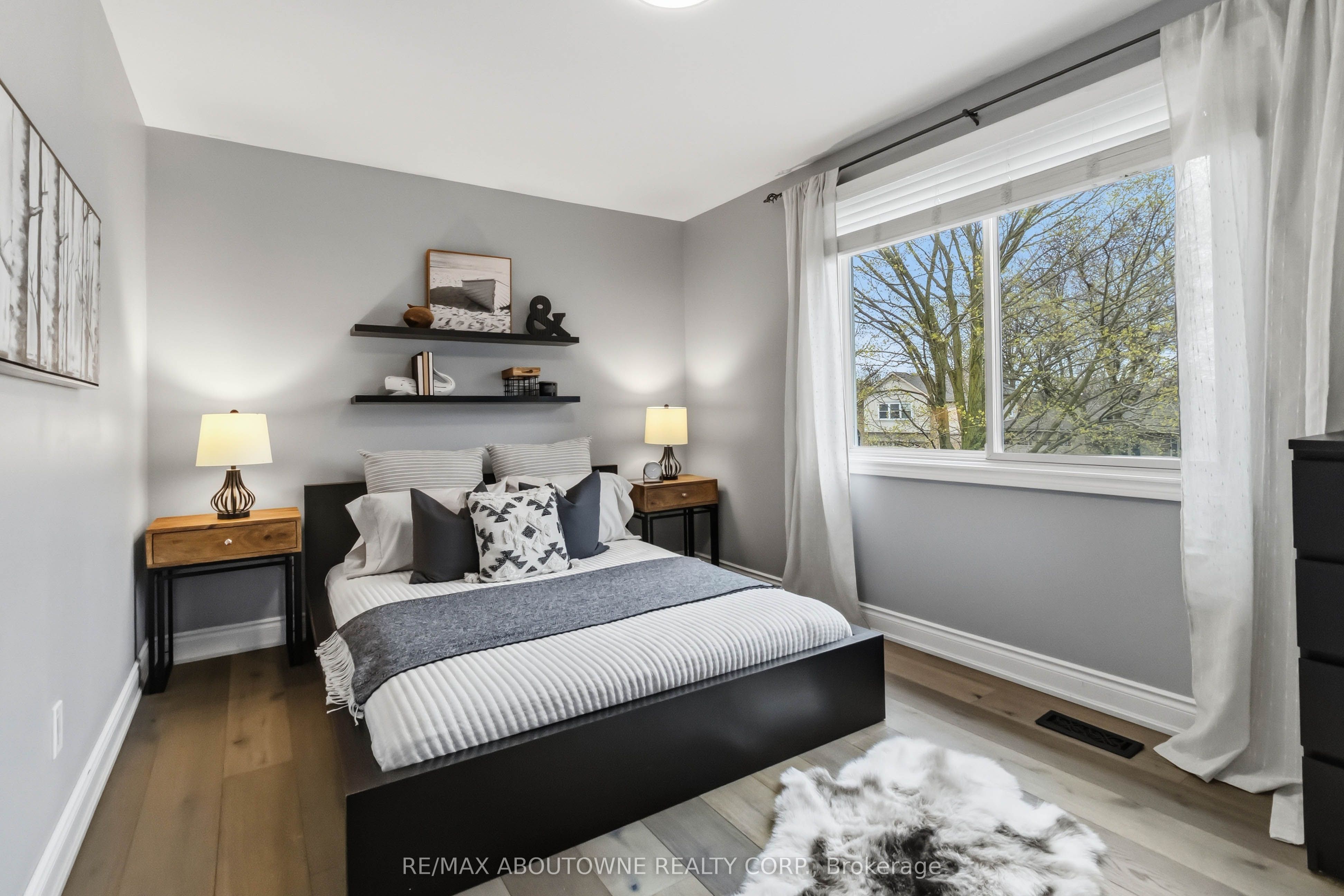 2485 Woburn Crescent, Oakville ‣ W13227178 2485 Woburn Crescent, Oakville ‣ W13227178