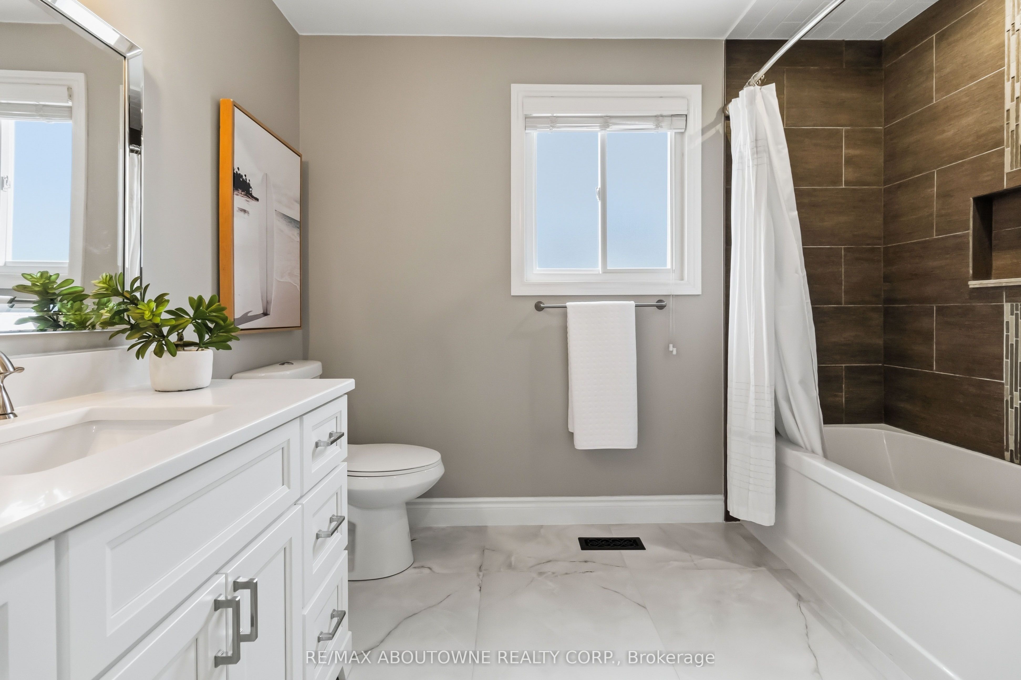 2485 Woburn Crescent, Oakville ‣ W13227178 2485 Woburn Crescent, Oakville ‣ W13227178