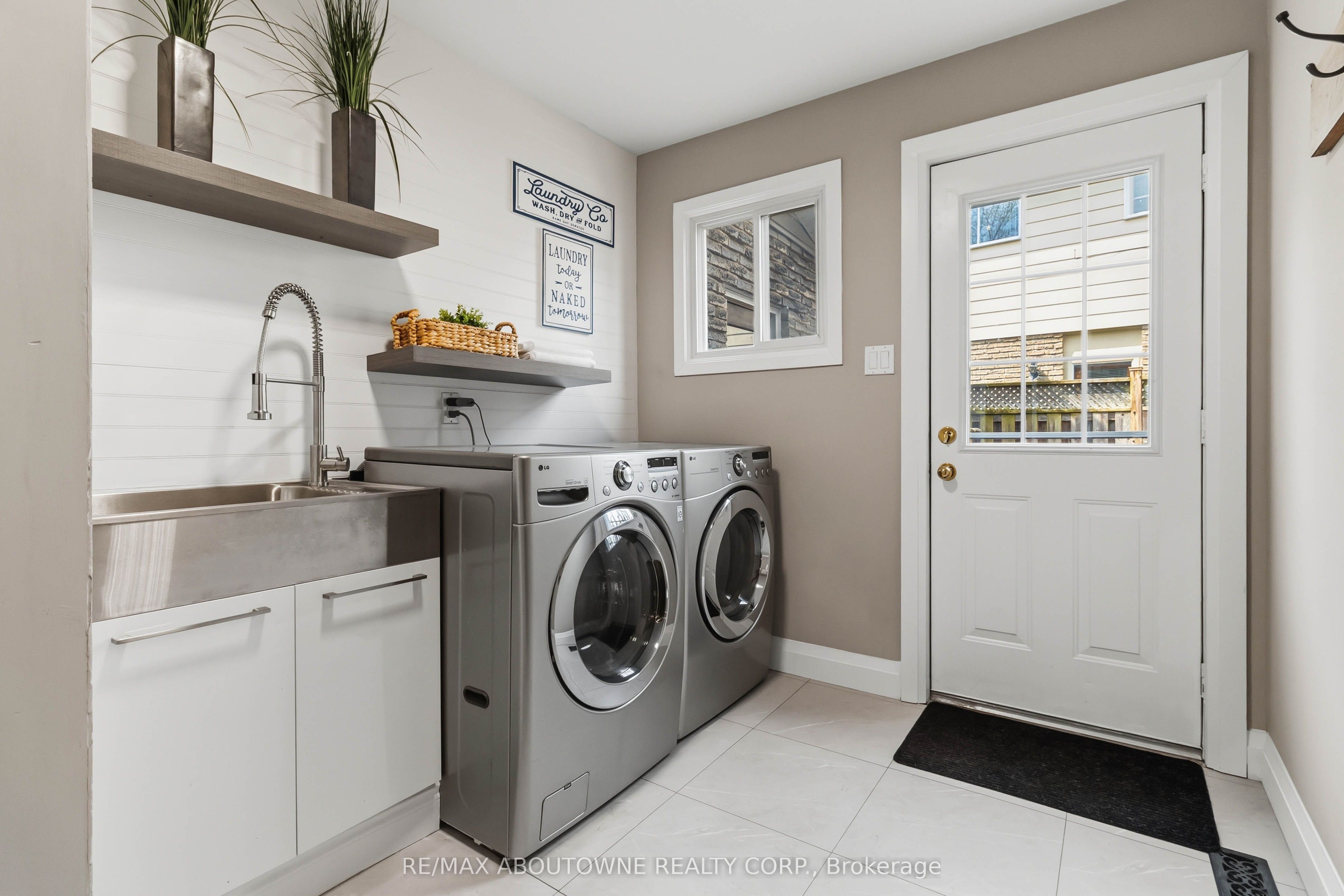 2485 Woburn Crescent, Oakville ‣ W13227178 2485 Woburn Crescent, Oakville ‣ W13227178
