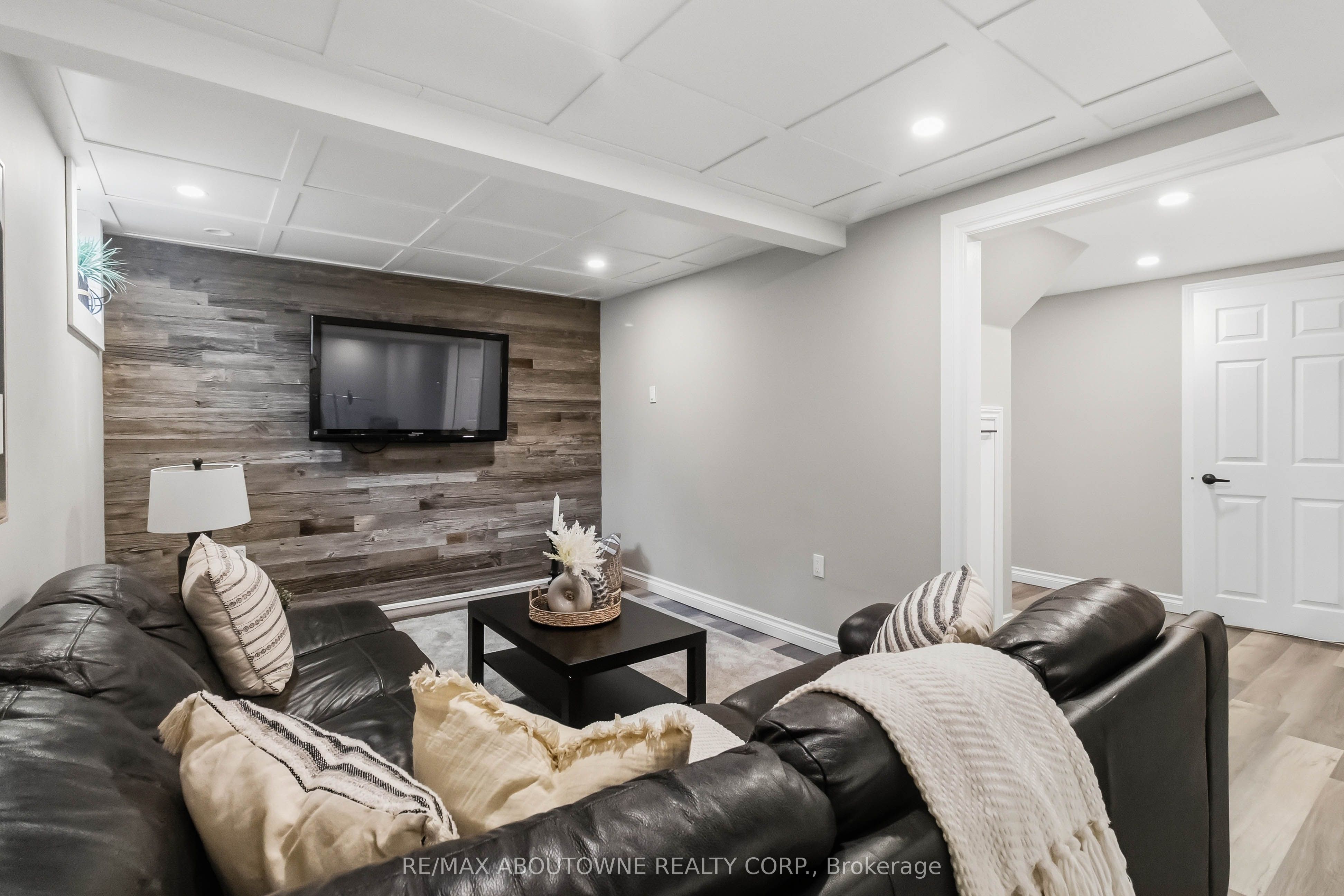 2485 Woburn Crescent, Oakville ‣ W13227178 2485 Woburn Crescent, Oakville ‣ W13227178