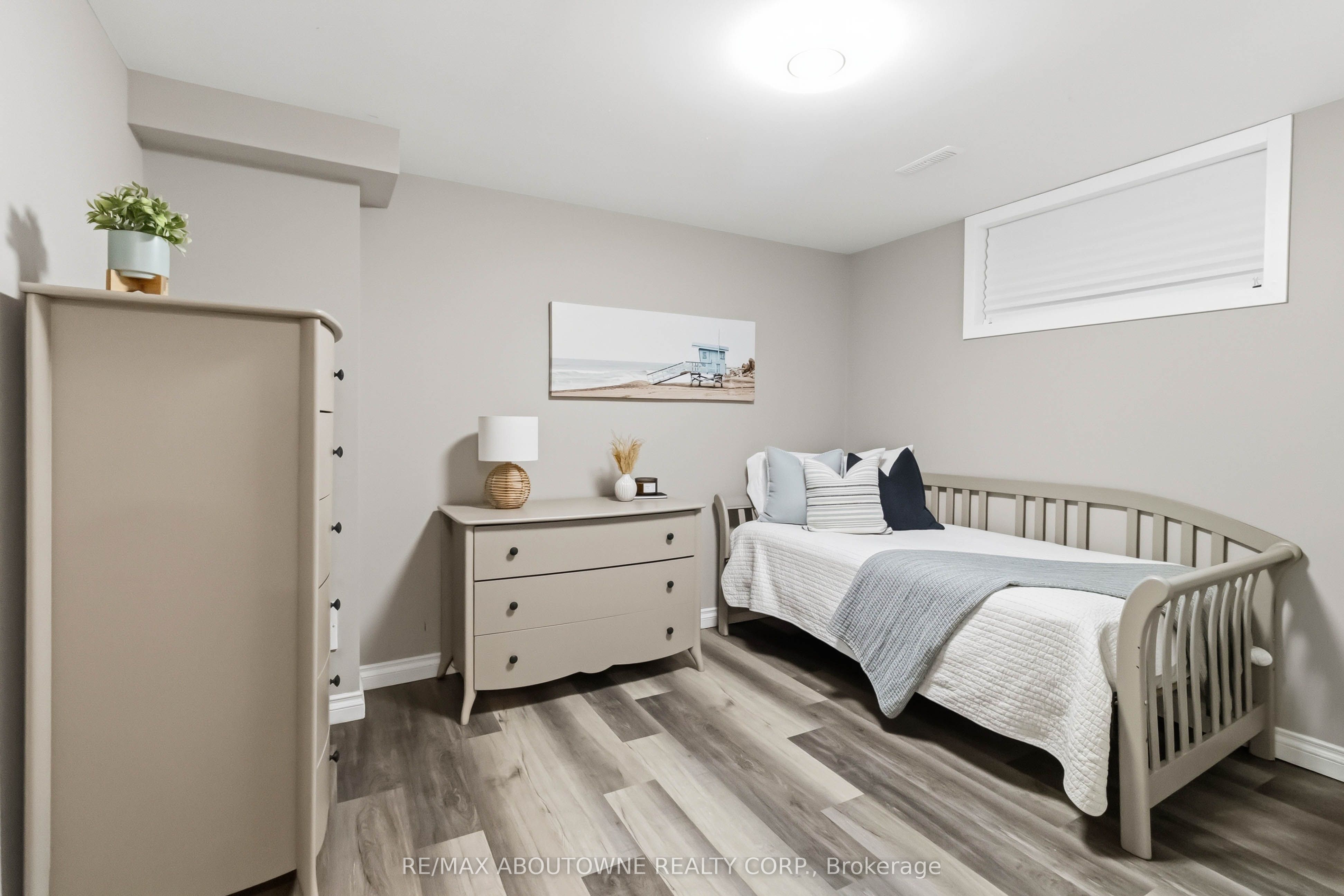 2485 Woburn Crescent, Oakville ‣ W13227178 2485 Woburn Crescent, Oakville ‣ W13227178