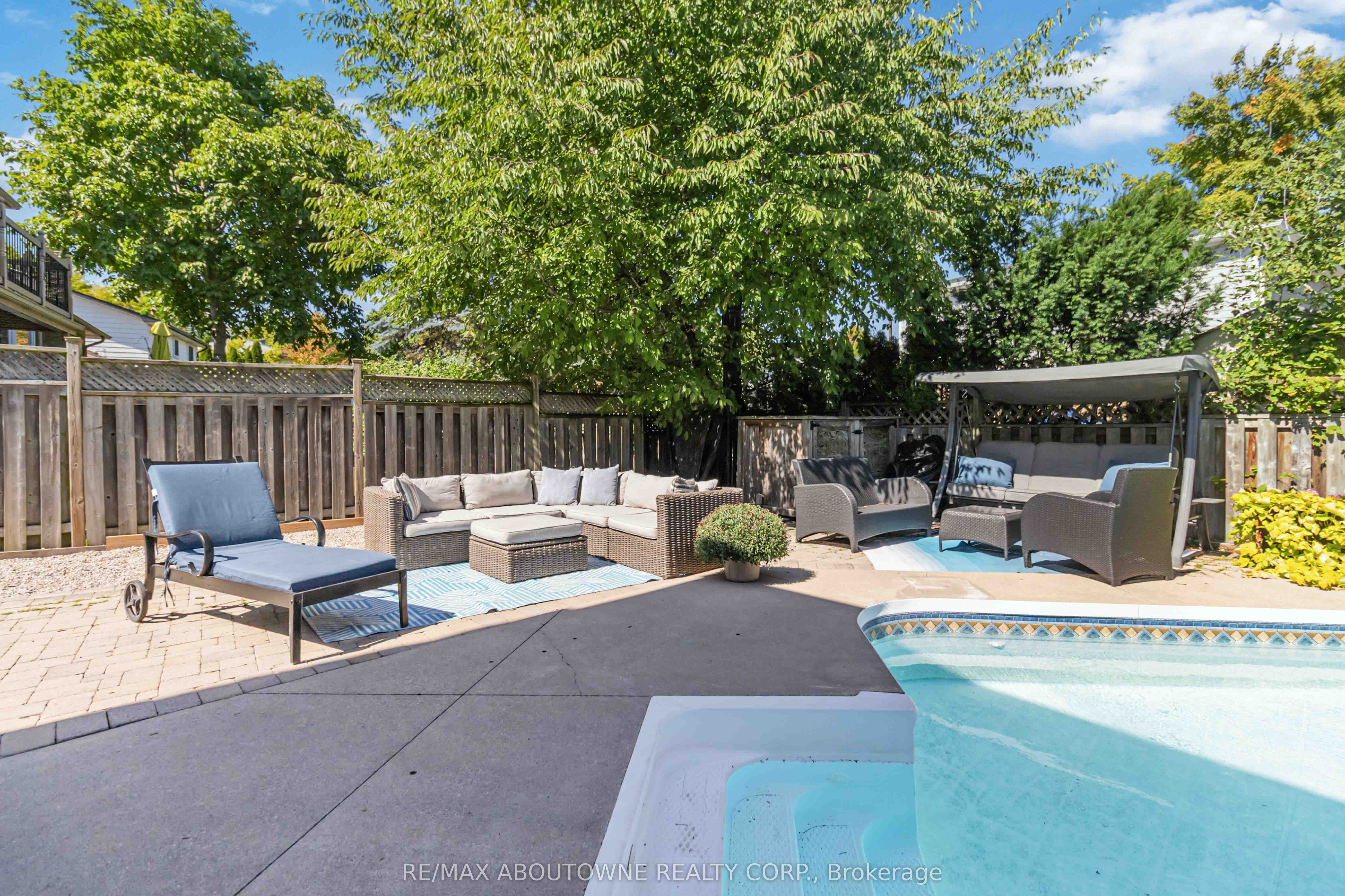 2485 Woburn Crescent, Oakville ‣ W13227178 2485 Woburn Crescent, Oakville ‣ W13227178