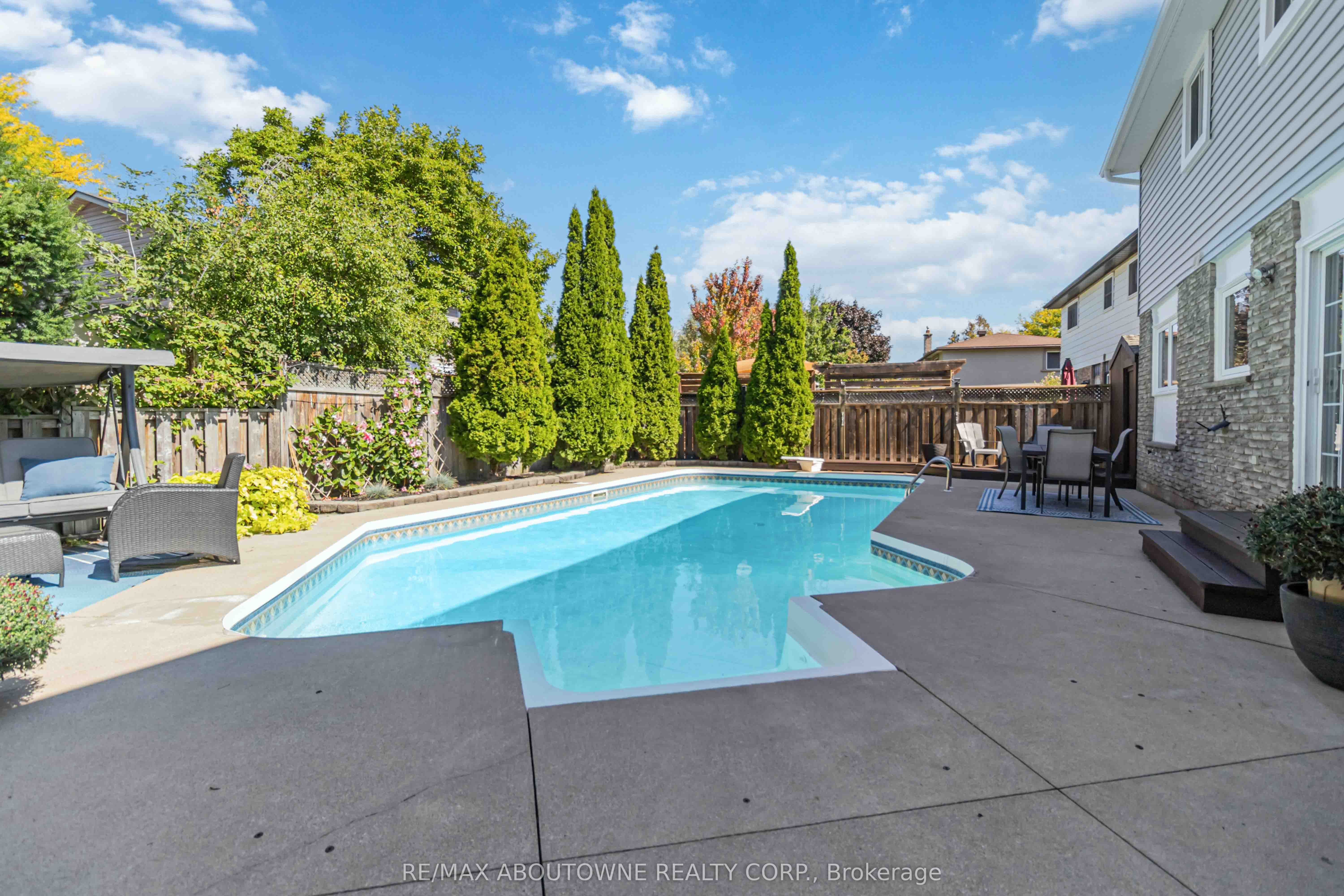 2485 Woburn Crescent, Oakville ‣ W13227178 2485 Woburn Crescent, Oakville ‣ W13227178