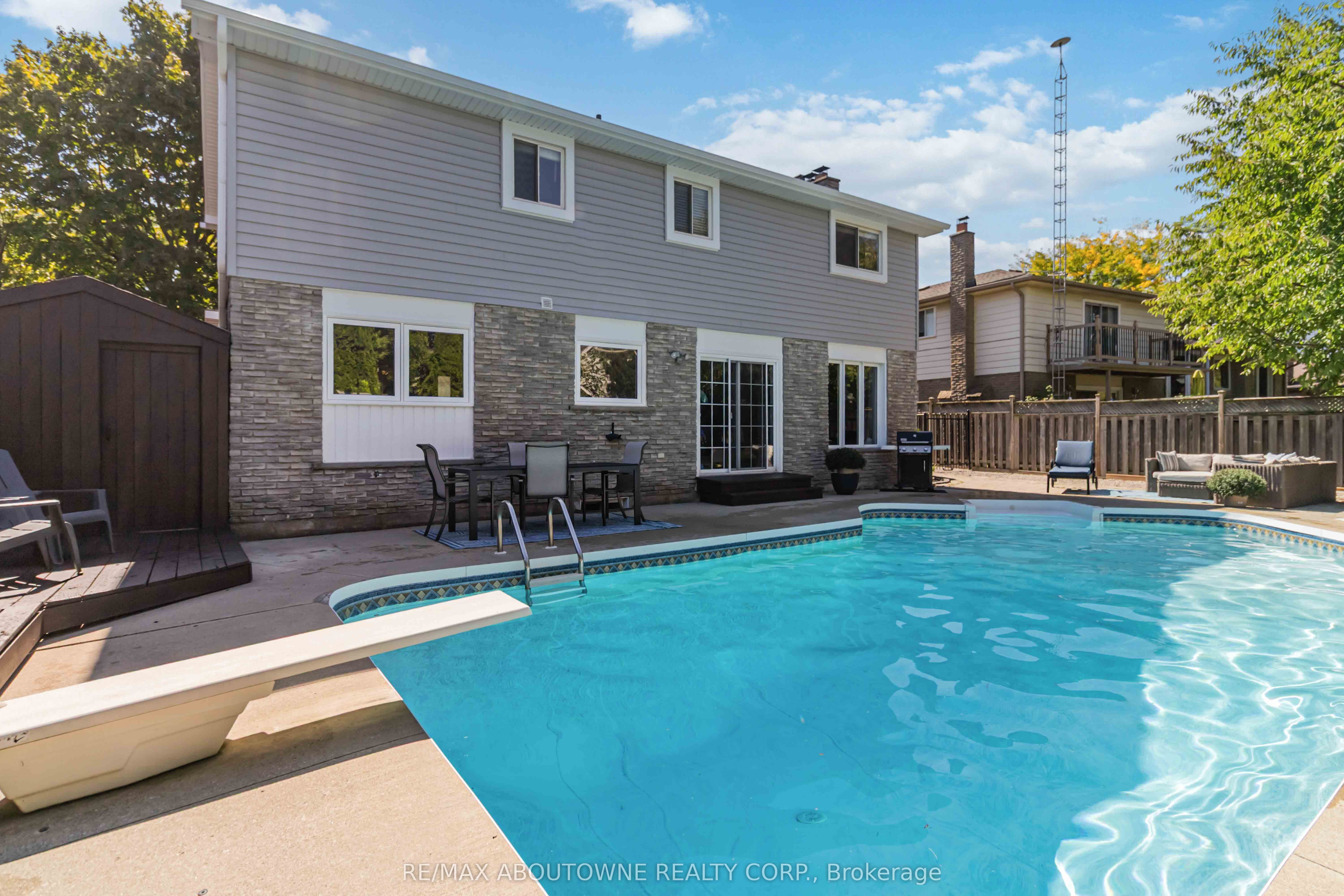 2485 Woburn Crescent, Oakville ‣ W13227178 2485 Woburn Crescent, Oakville ‣ W13227178