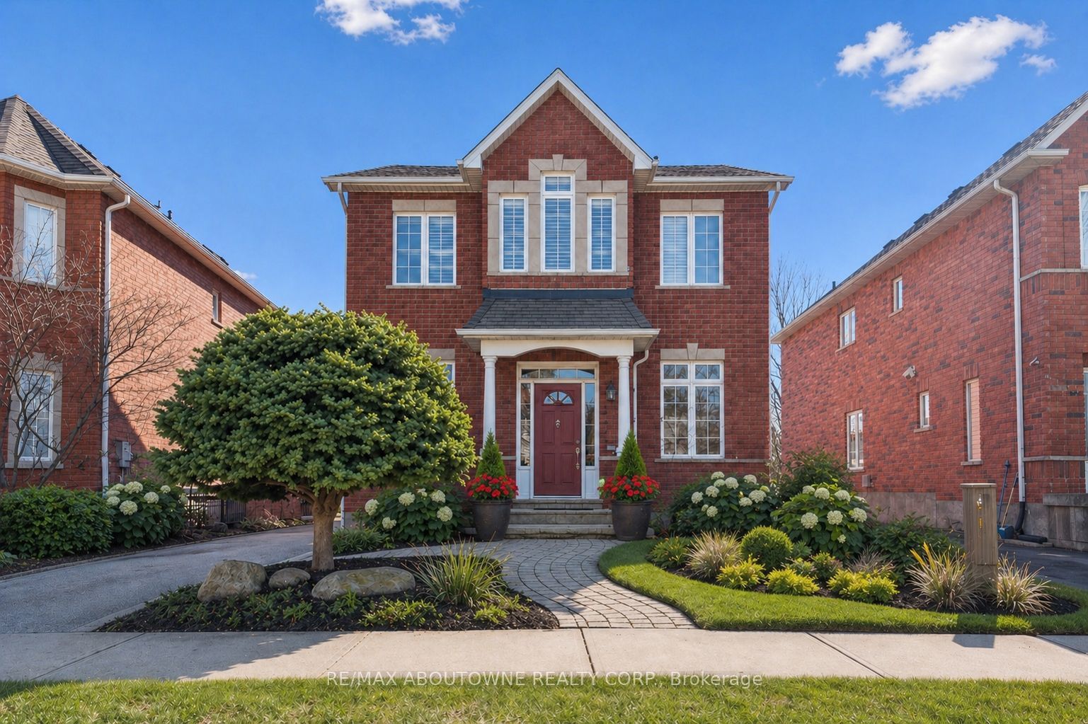 2484 Capilano Crescent, Oakville