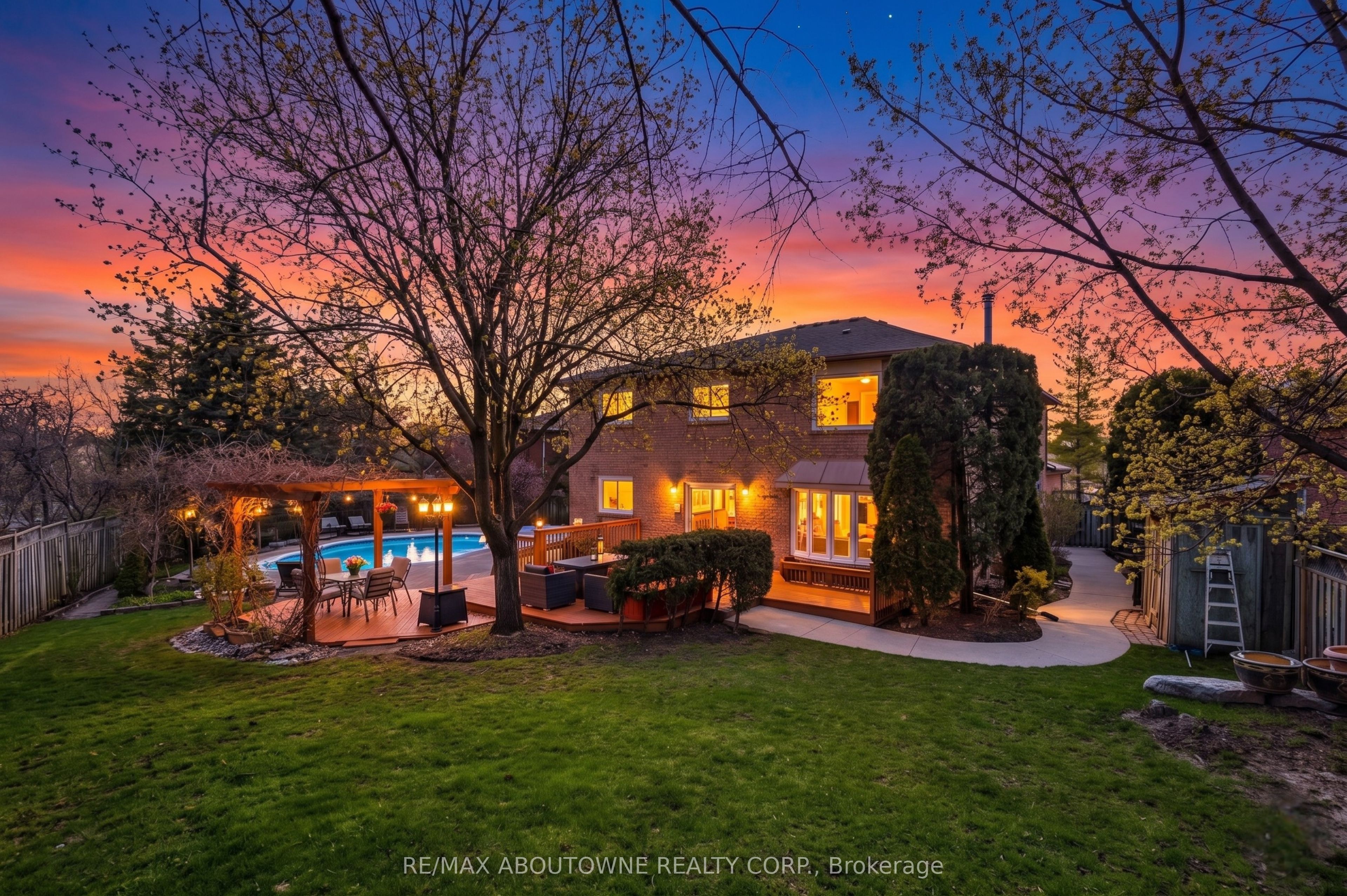 4330 Spinningdale Court, Mississauga