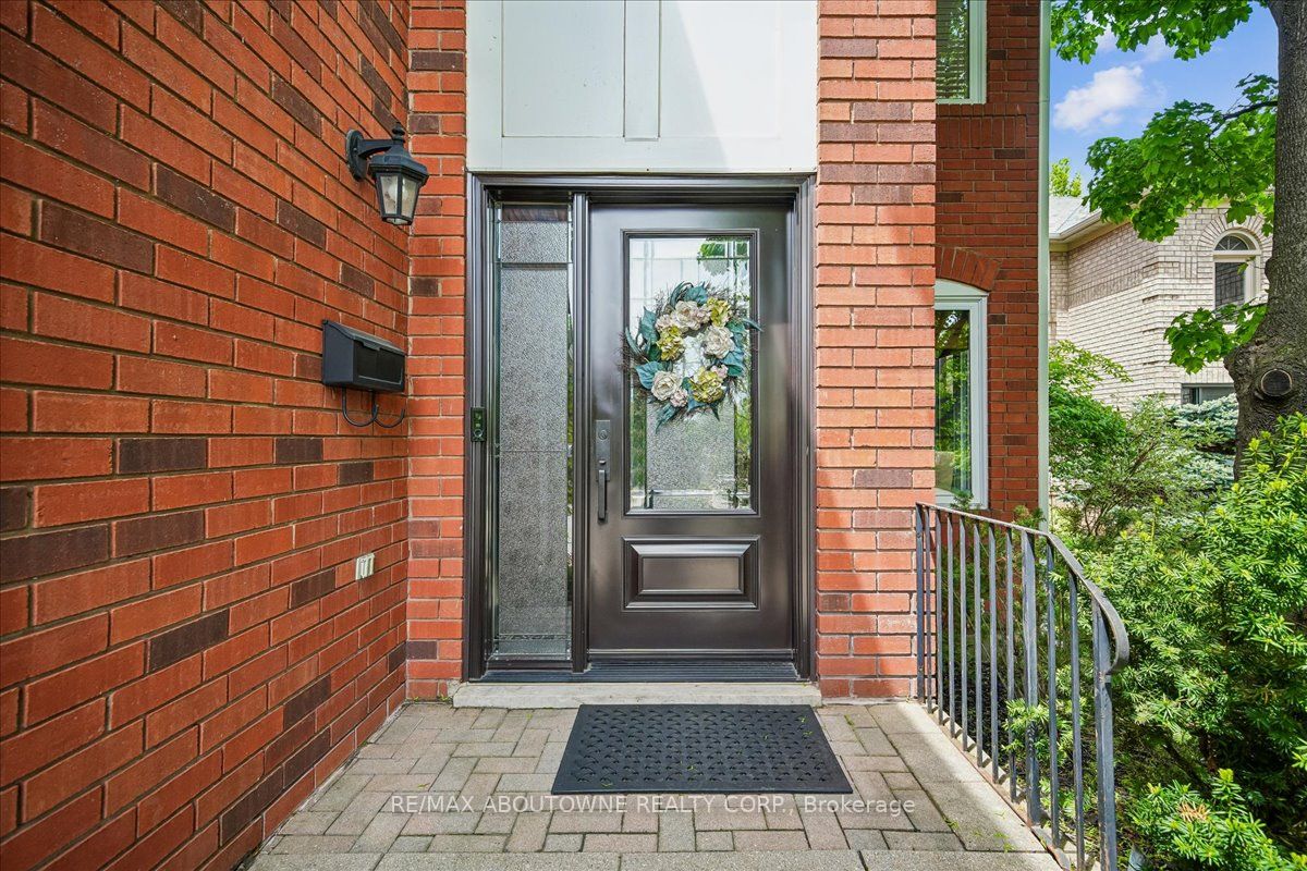 1053 Old Oak Drive, Oakville ‣ W13238450 1053 Old Oak Drive, Oakville ‣ W13238450