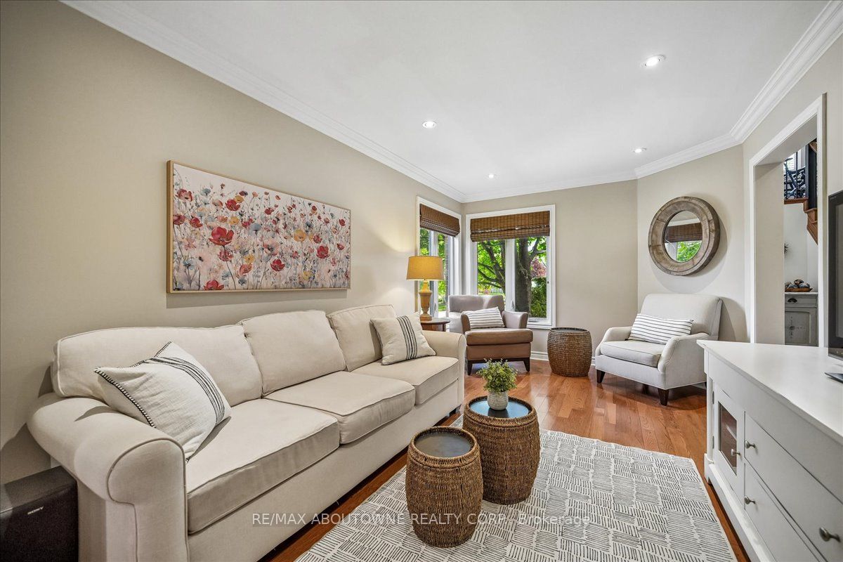 1053 Old Oak Drive, Oakville ‣ W13238450 1053 Old Oak Drive, Oakville ‣ W13238450