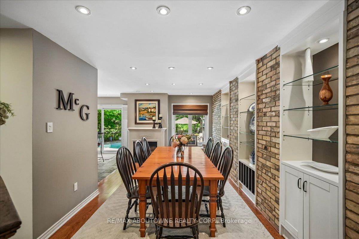 1053 Old Oak Drive, Oakville ‣ W13238450 1053 Old Oak Drive, Oakville ‣ W13238450