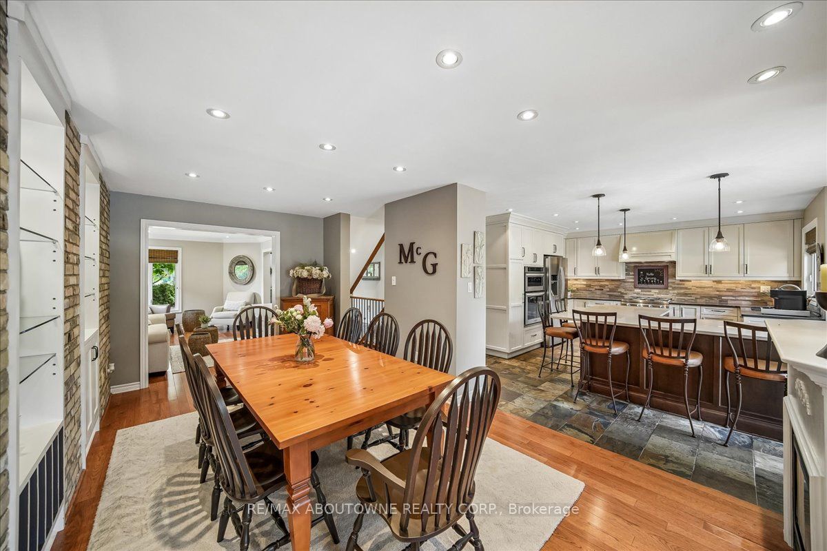 1053 Old Oak Drive, Oakville ‣ W13238450 1053 Old Oak Drive, Oakville ‣ W13238450