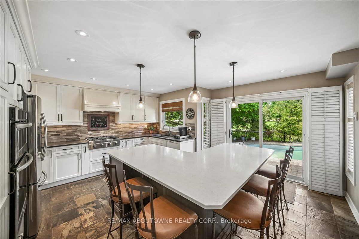 1053 Old Oak Drive, Oakville ‣ W13238450 1053 Old Oak Drive, Oakville ‣ W13238450