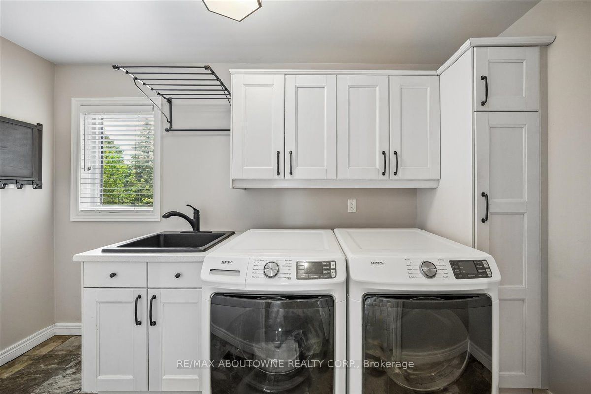 1053 Old Oak Drive, Oakville ‣ W13238450 1053 Old Oak Drive, Oakville ‣ W13238450