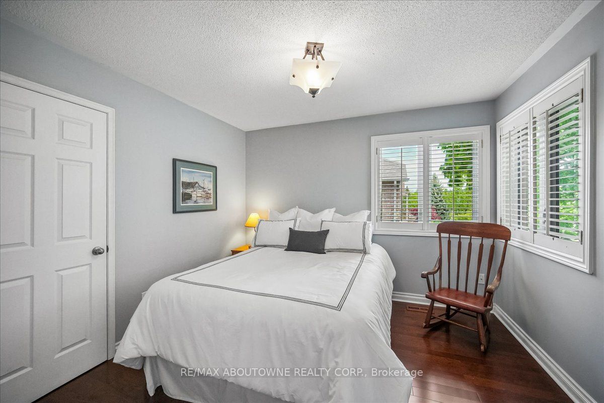 1053 Old Oak Drive, Oakville ‣ W13238450 1053 Old Oak Drive, Oakville ‣ W13238450