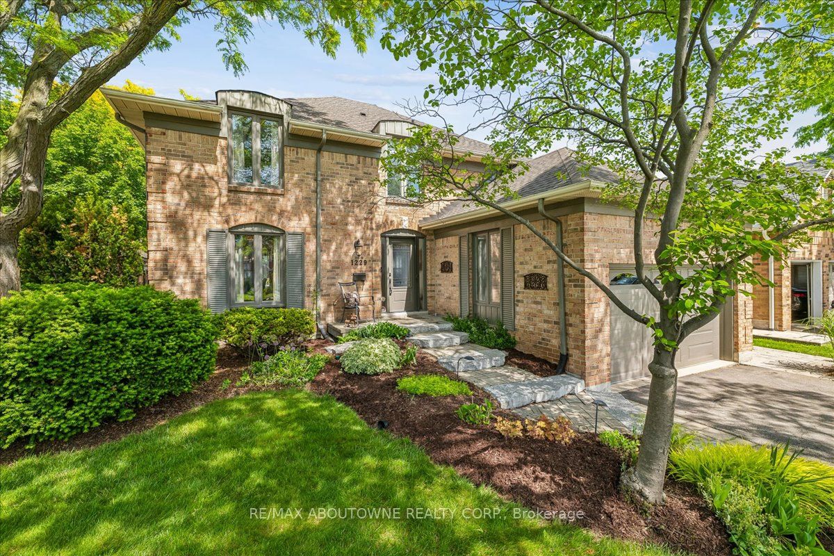 1229 Old Post Drive, Oakville