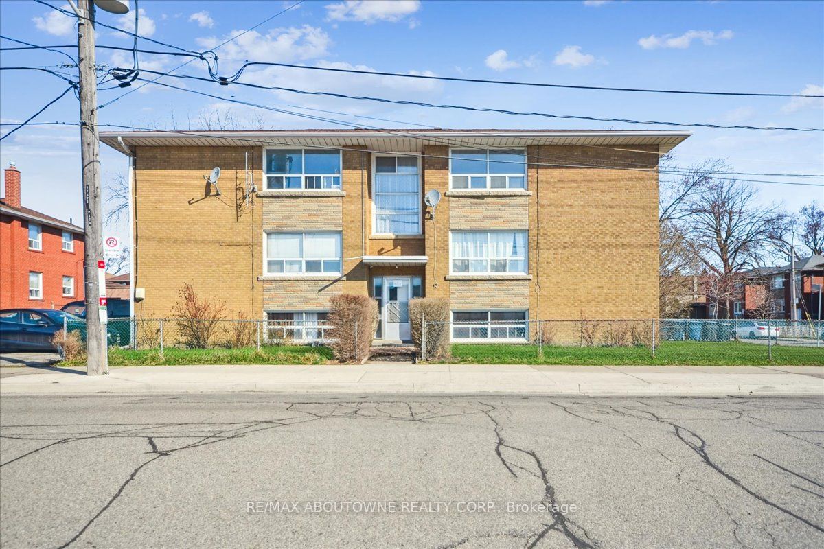 2 Wesley Street, Toronto W06