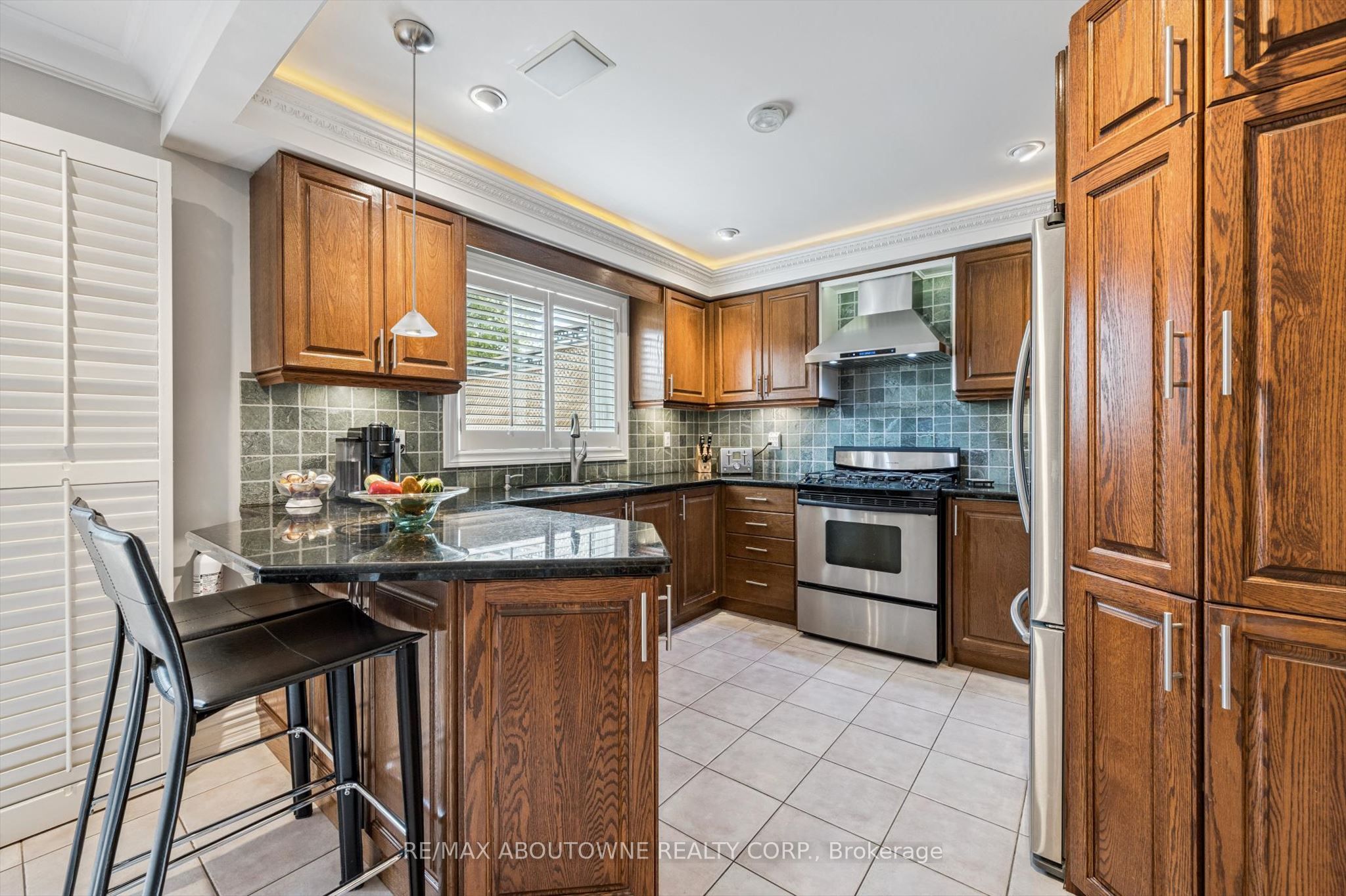 154 Howell Road, Oakville ‣ W13427740 154 Howell Road, Oakville ‣ W13427740