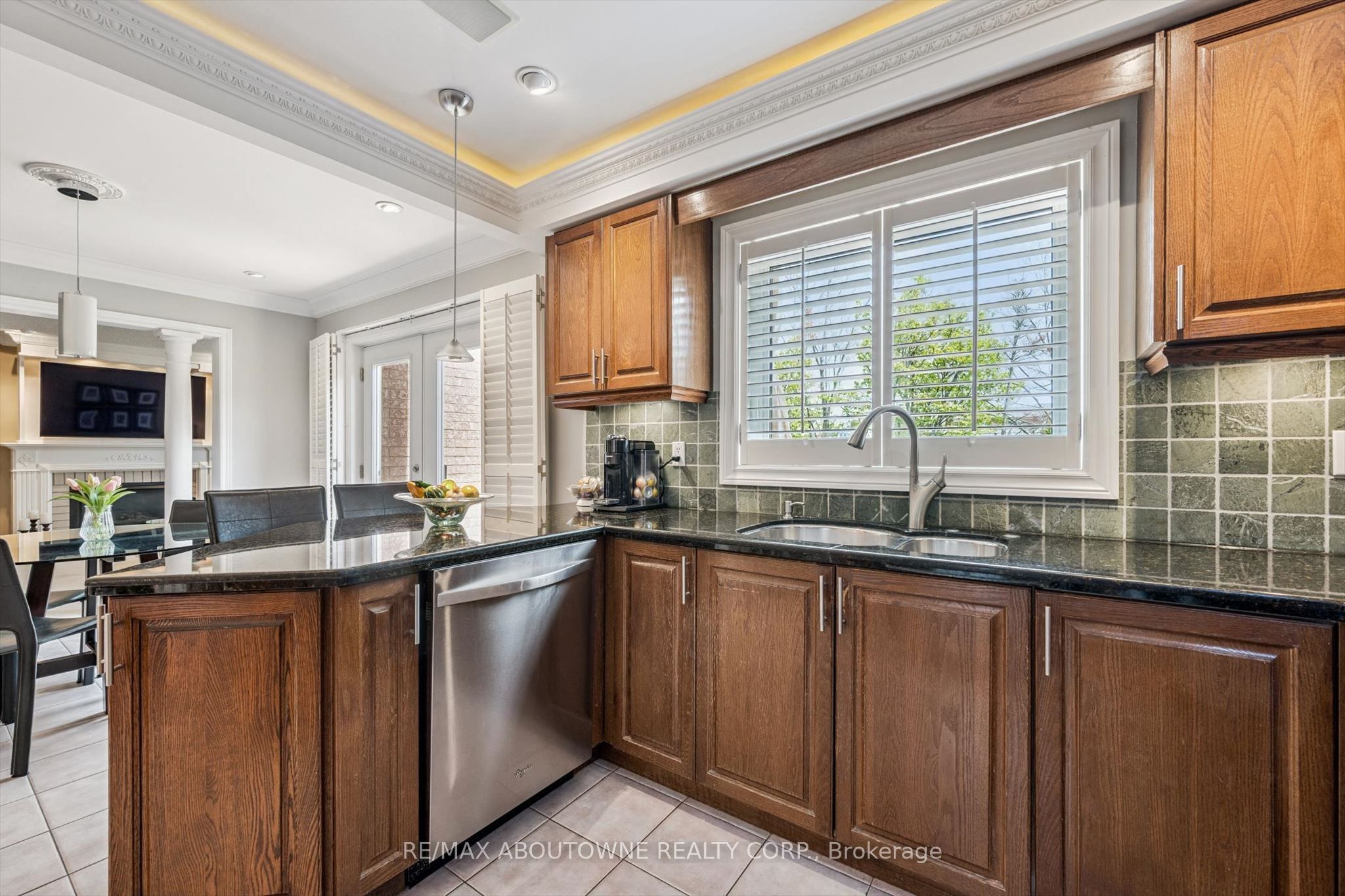 154 Howell Road, Oakville ‣ W13427740 154 Howell Road, Oakville ‣ W13427740
