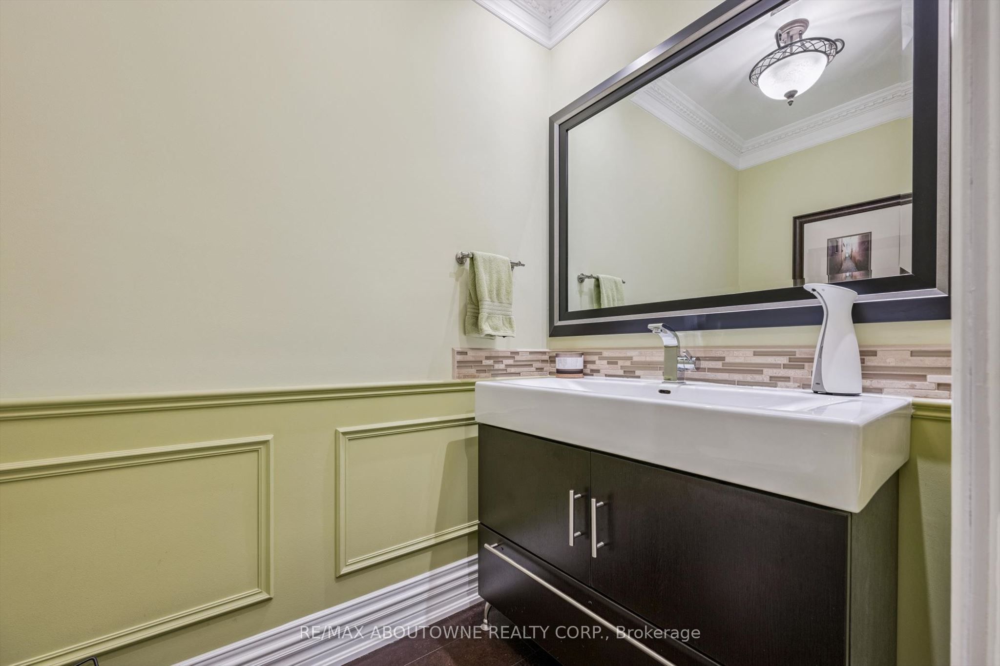 154 Howell Road, Oakville ‣ W13427740 154 Howell Road, Oakville ‣ W13427740