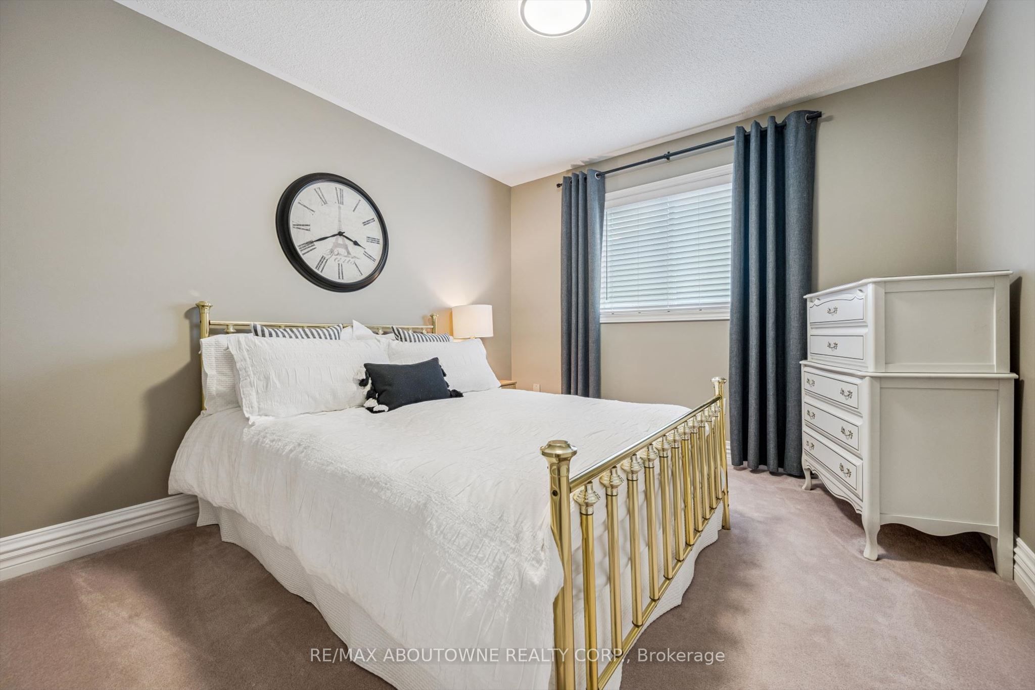 154 Howell Road, Oakville ‣ W13427740 154 Howell Road, Oakville ‣ W13427740