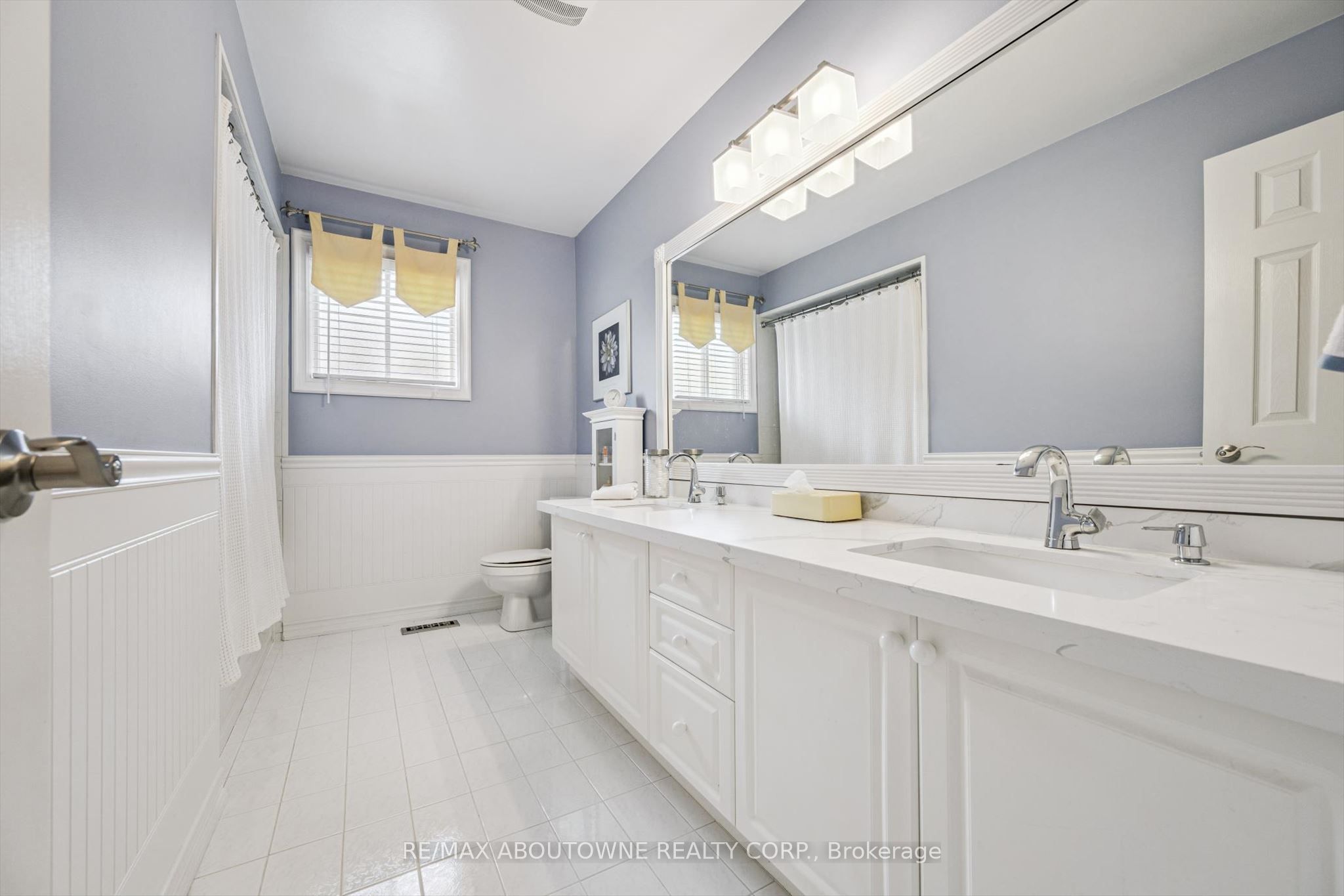 154 Howell Road, Oakville ‣ W13427740 154 Howell Road, Oakville ‣ W13427740