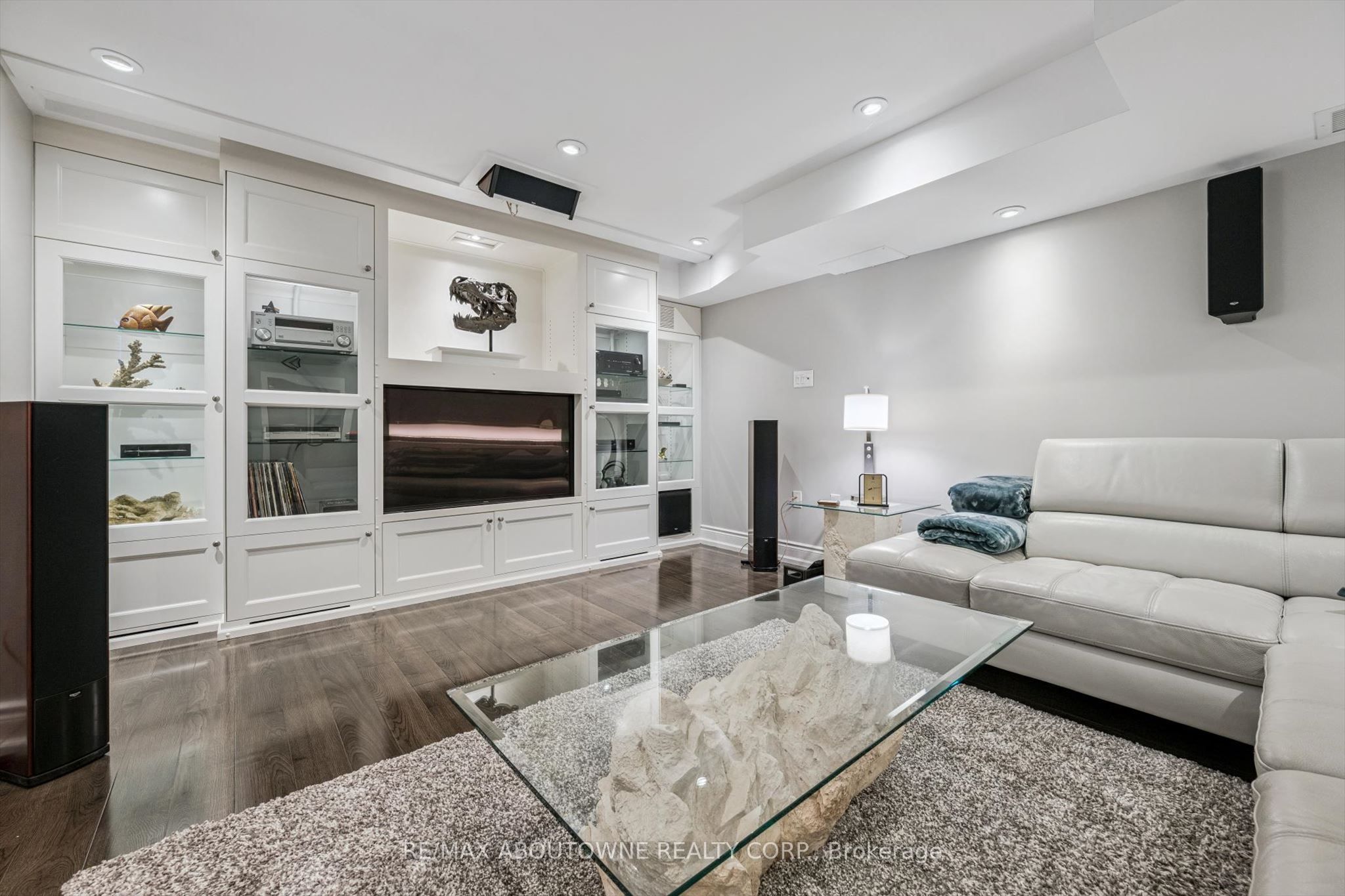 154 Howell Road, Oakville ‣ W13427740 154 Howell Road, Oakville ‣ W13427740