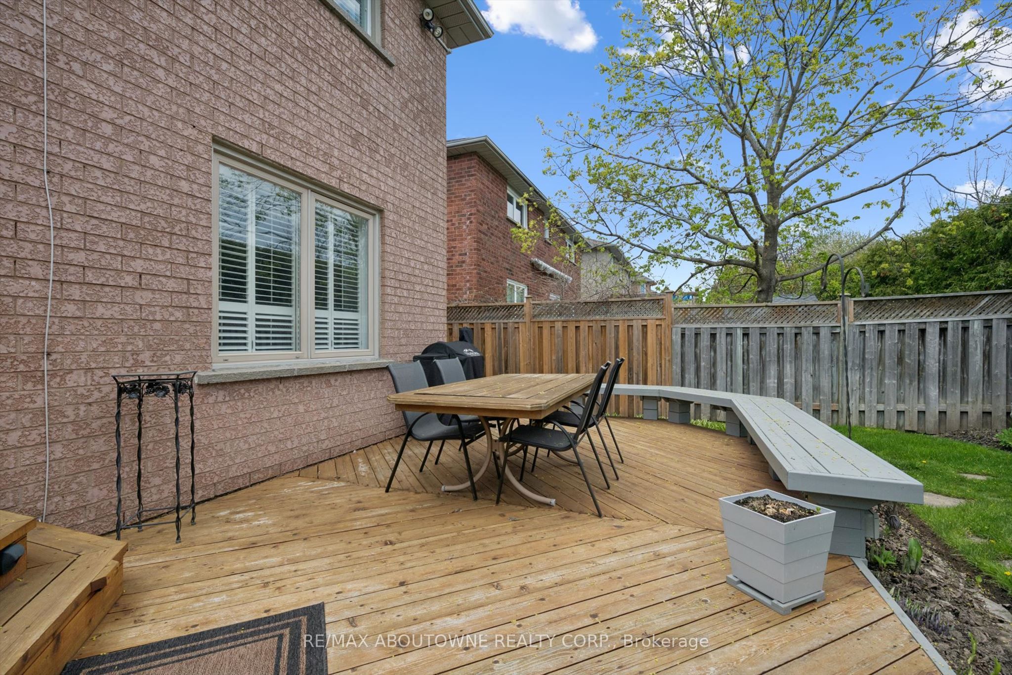 154 Howell Road, Oakville ‣ W13427740 154 Howell Road, Oakville ‣ W13427740