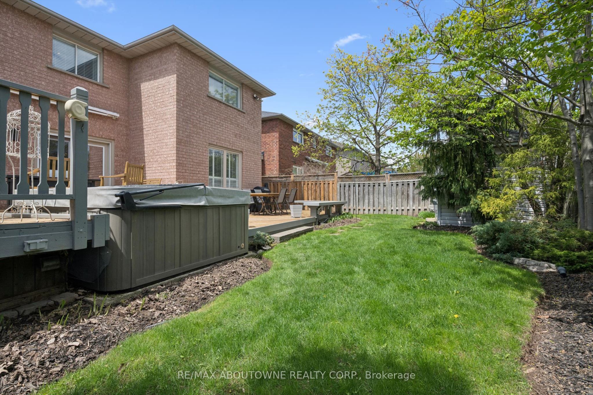 154 Howell Road, Oakville ‣ W13427740 154 Howell Road, Oakville ‣ W13427740