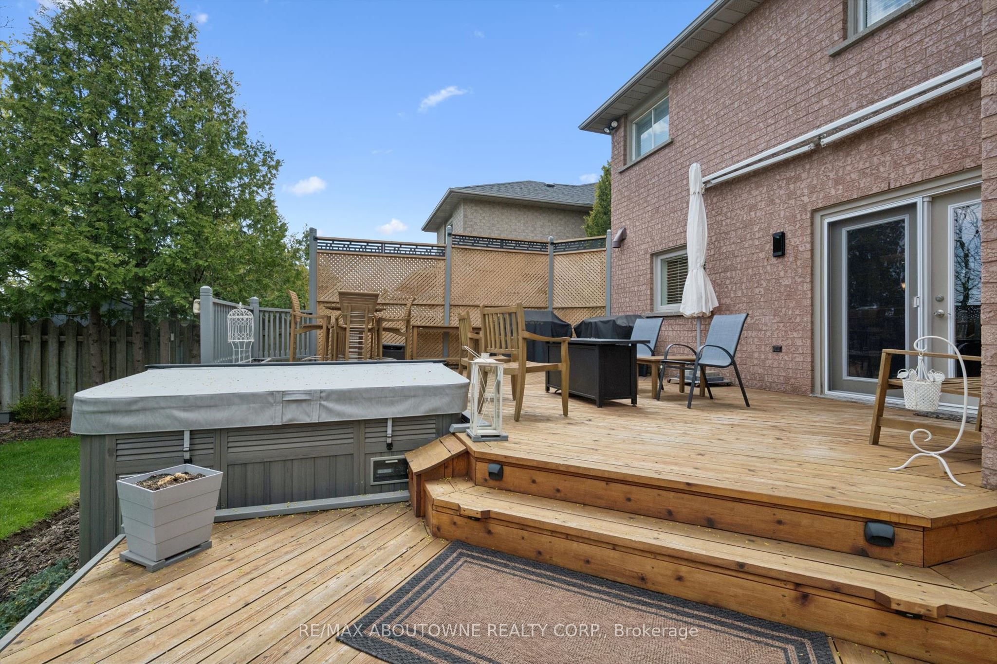 154 Howell Road, Oakville ‣ W13427740 154 Howell Road, Oakville ‣ W13427740