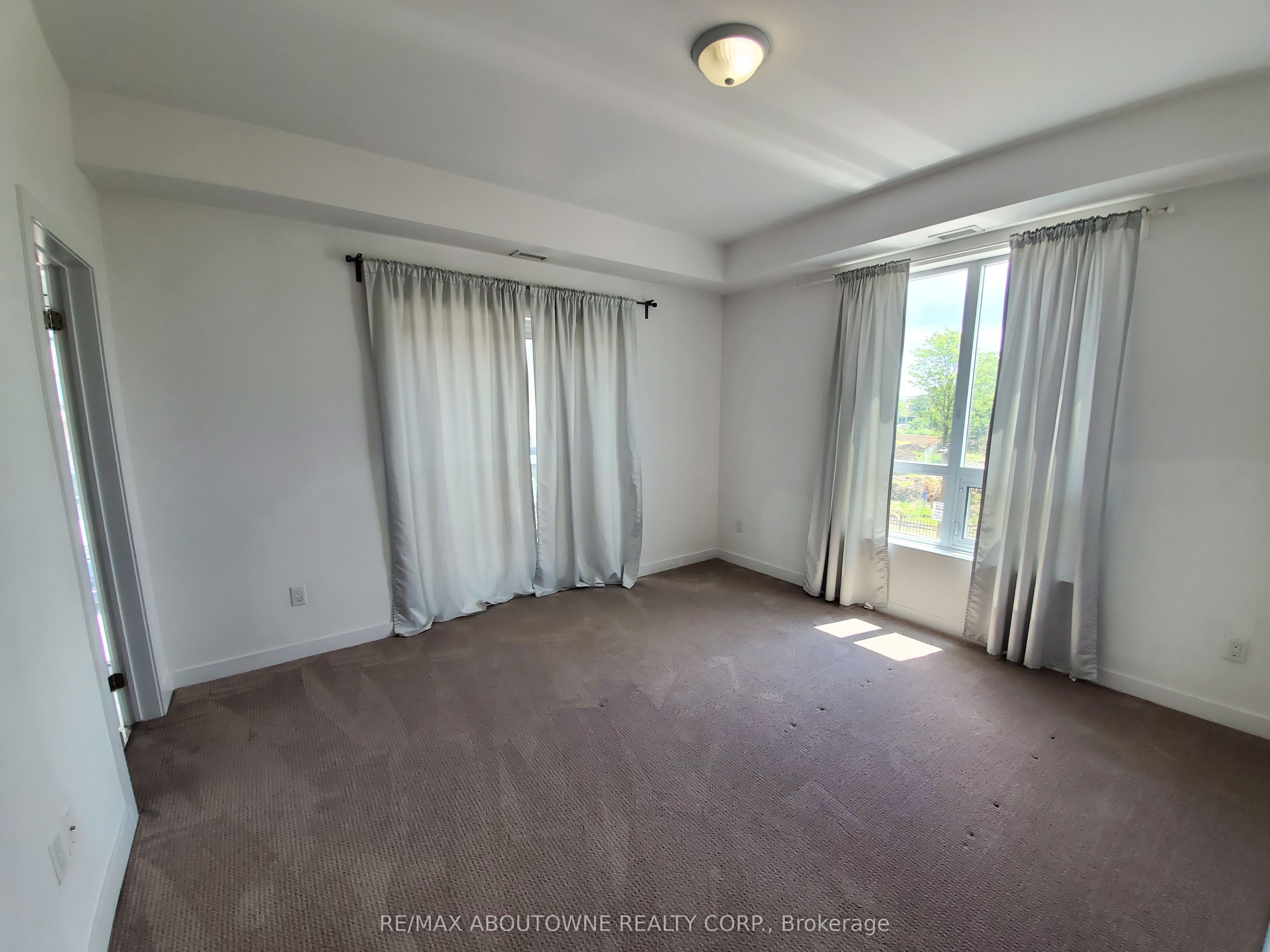 Call LBO – 2490 OLD BRONTE Road, Oakville ‣ W13428516 Call LBO – 2490 OLD BRONTE Road, Oakville ‣ W13428516