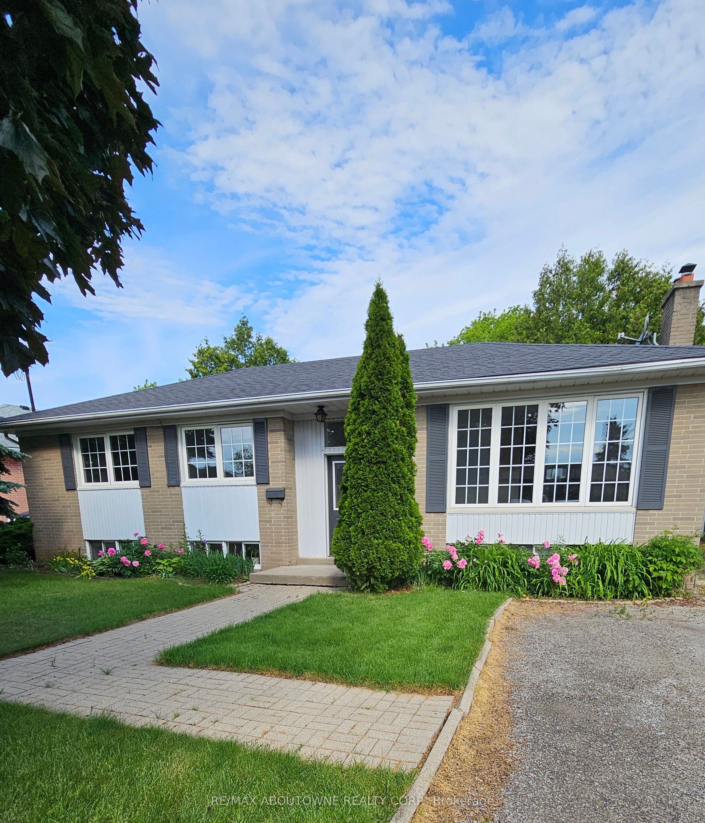 1377 Selkirk Avenue, Oakville