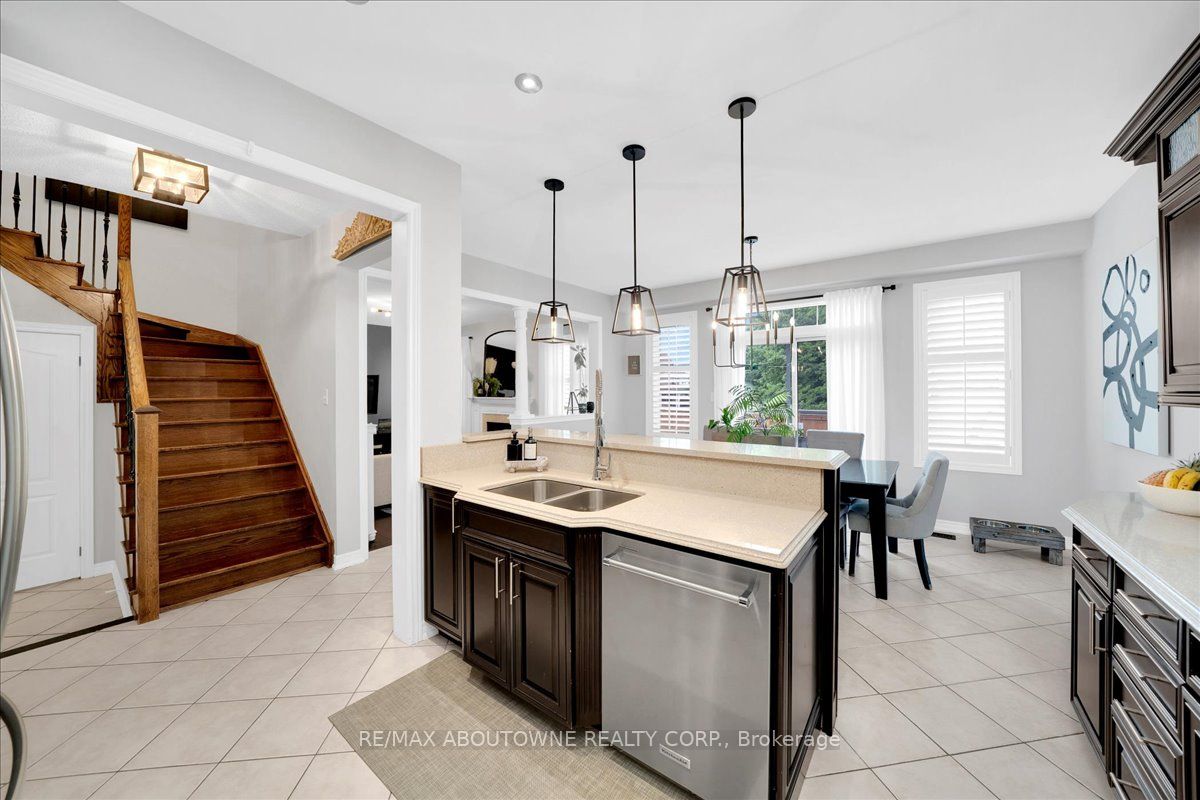 1228 Fox Crescent, Milton ‣ W13438172 1228 Fox Crescent, Milton ‣ W13438172
