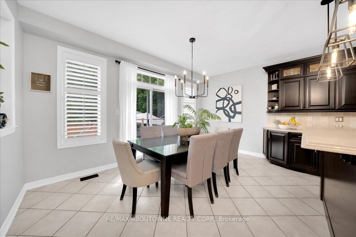 1228 Fox Crescent, Milton ‣ W13438172 1228 Fox Crescent, Milton ‣ W13438172