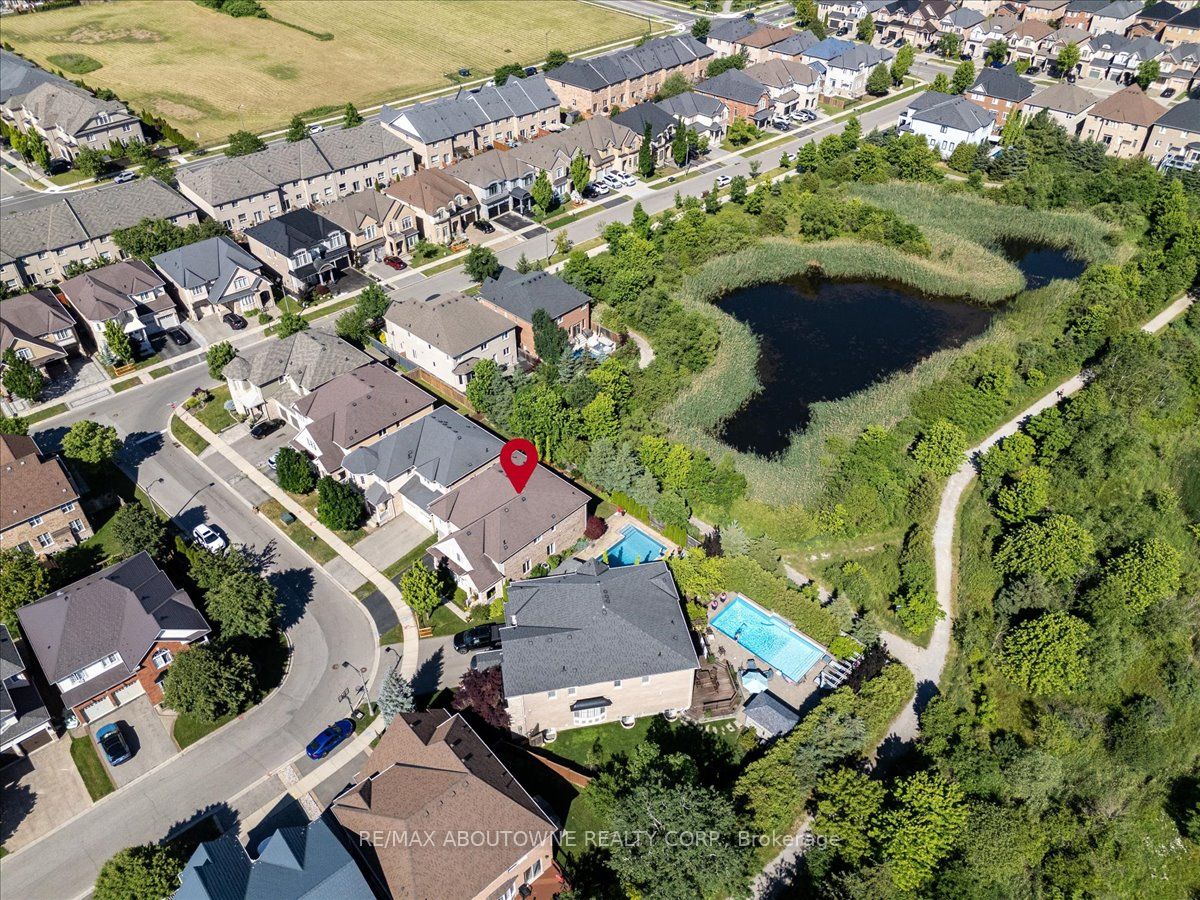 2383 Calloway Drive, Oakville ‣ W13444528 2383 Calloway Drive, Oakville ‣ W13444528