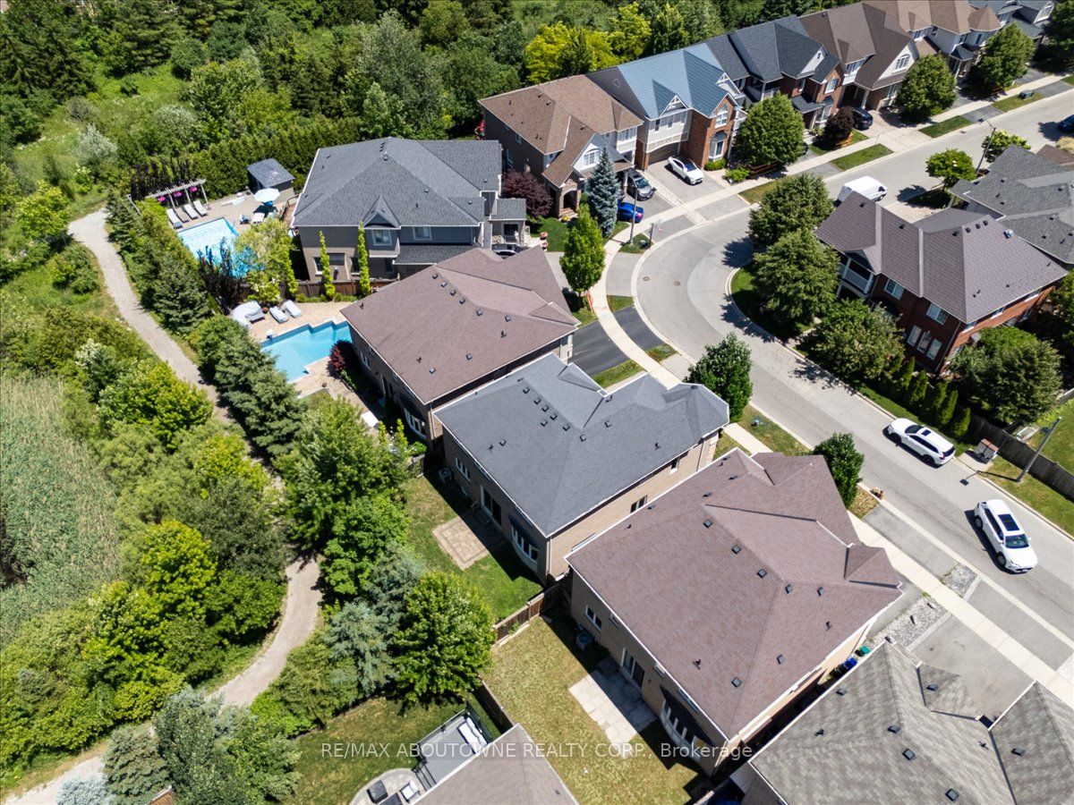 2383 Calloway Drive, Oakville ‣ W13444528 2383 Calloway Drive, Oakville ‣ W13444528