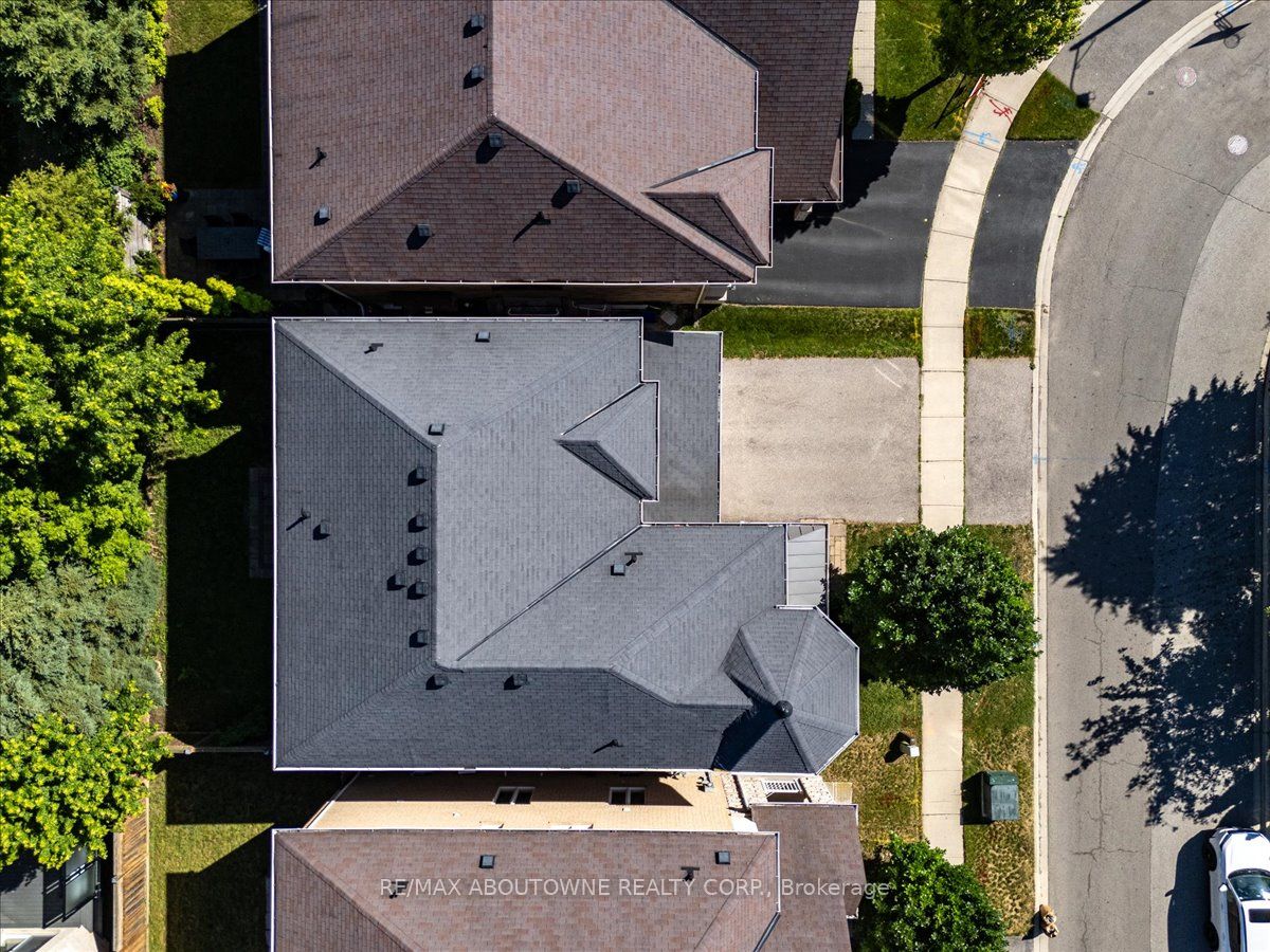 2383 Calloway Drive, Oakville ‣ W13444528 2383 Calloway Drive, Oakville ‣ W13444528