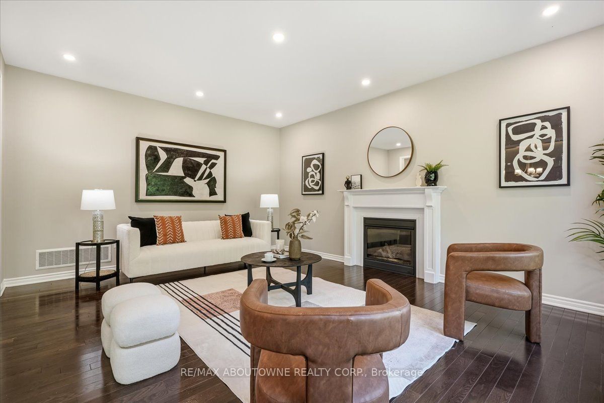 2383 Calloway Drive, Oakville ‣ W13444528 2383 Calloway Drive, Oakville ‣ W13444528